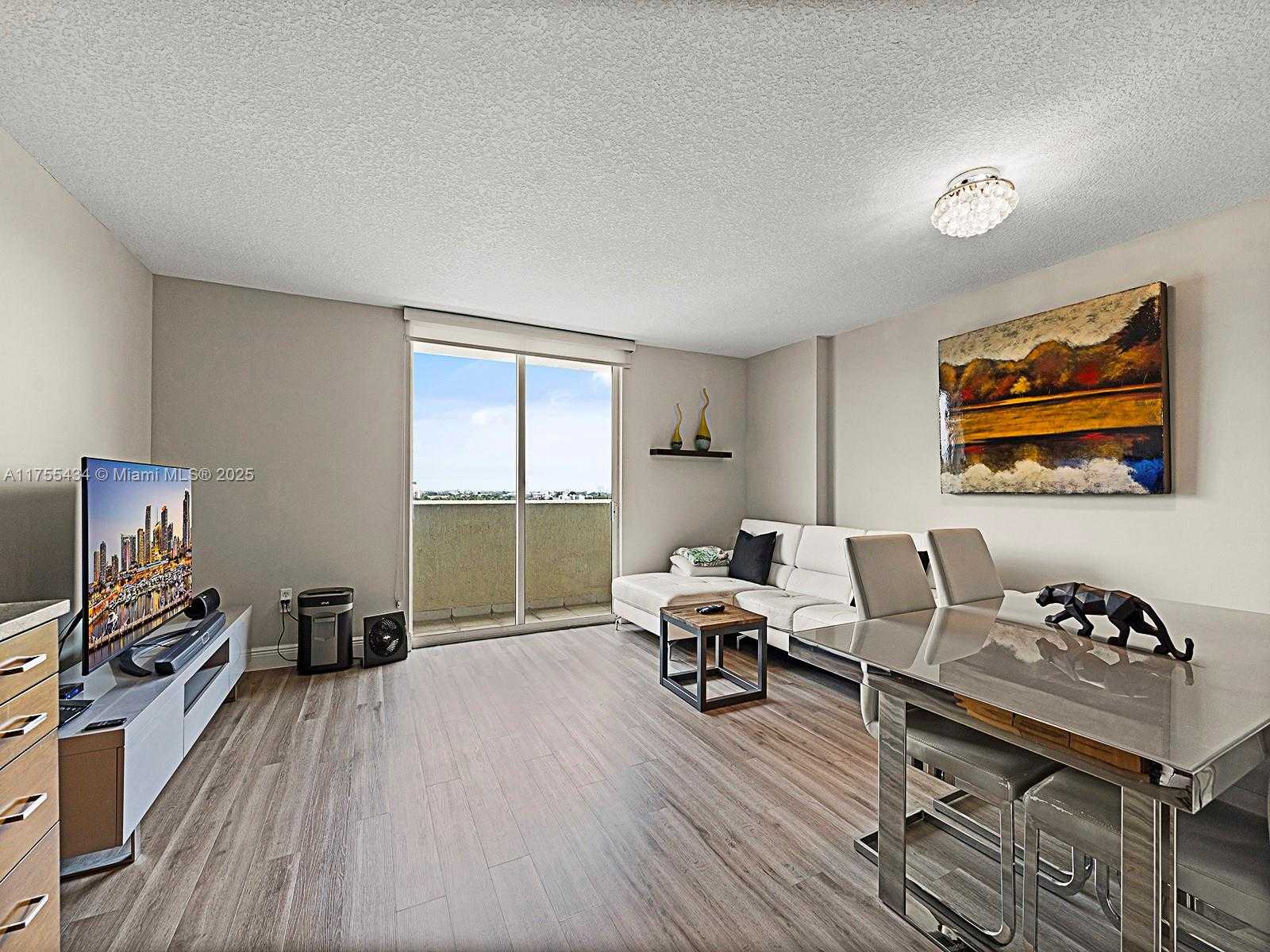 Small Image of 3000 Coral Wy, Coral Gables, FL 33145, USA Number 2