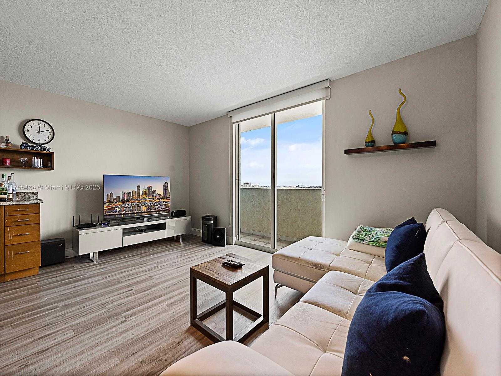 Small Image of 3000 Coral Wy, Coral Gables, FL 33145, USA Number 4