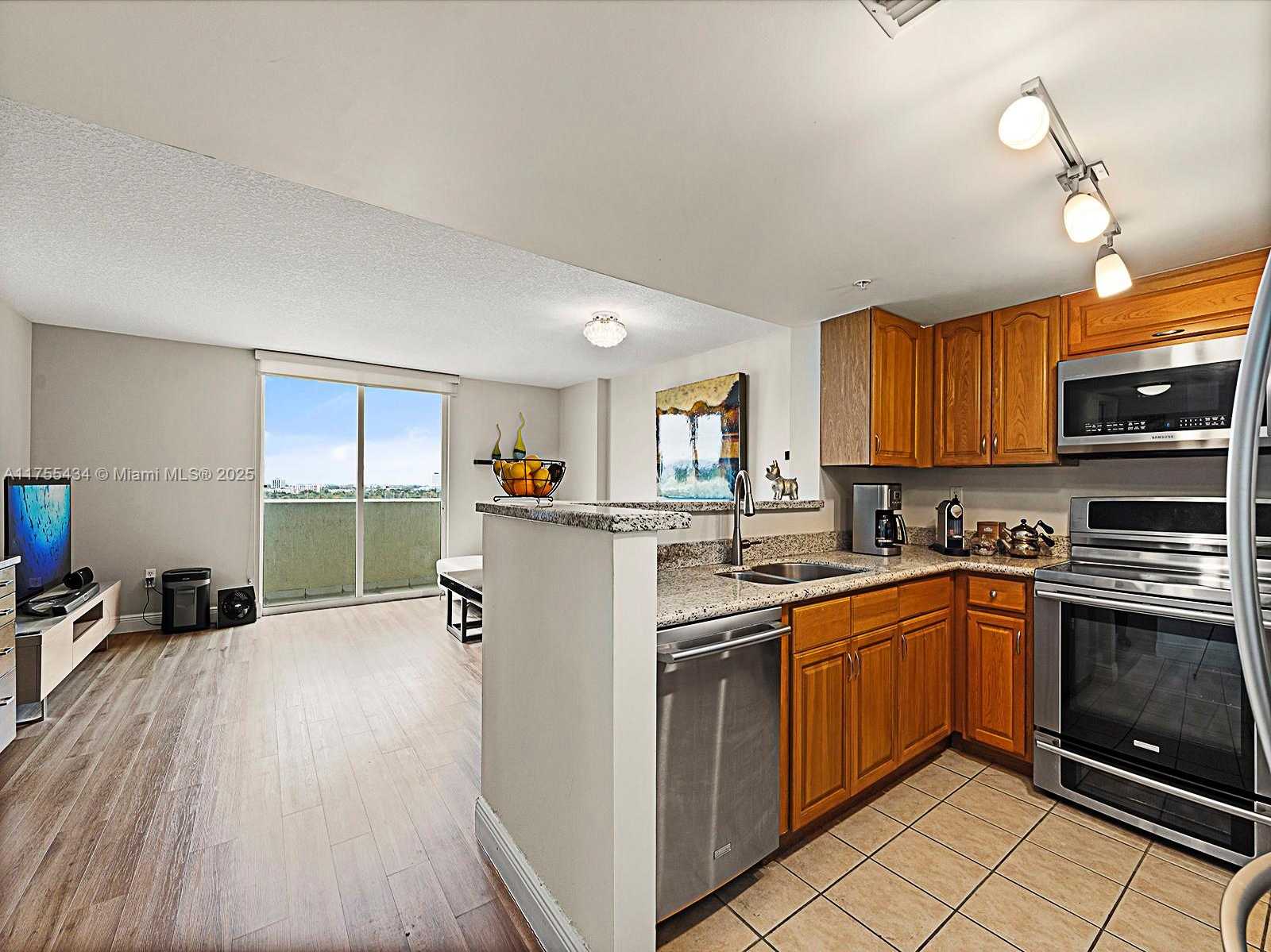Small Image of 3000 Coral Wy, Coral Gables, FL 33145, USA Number 6