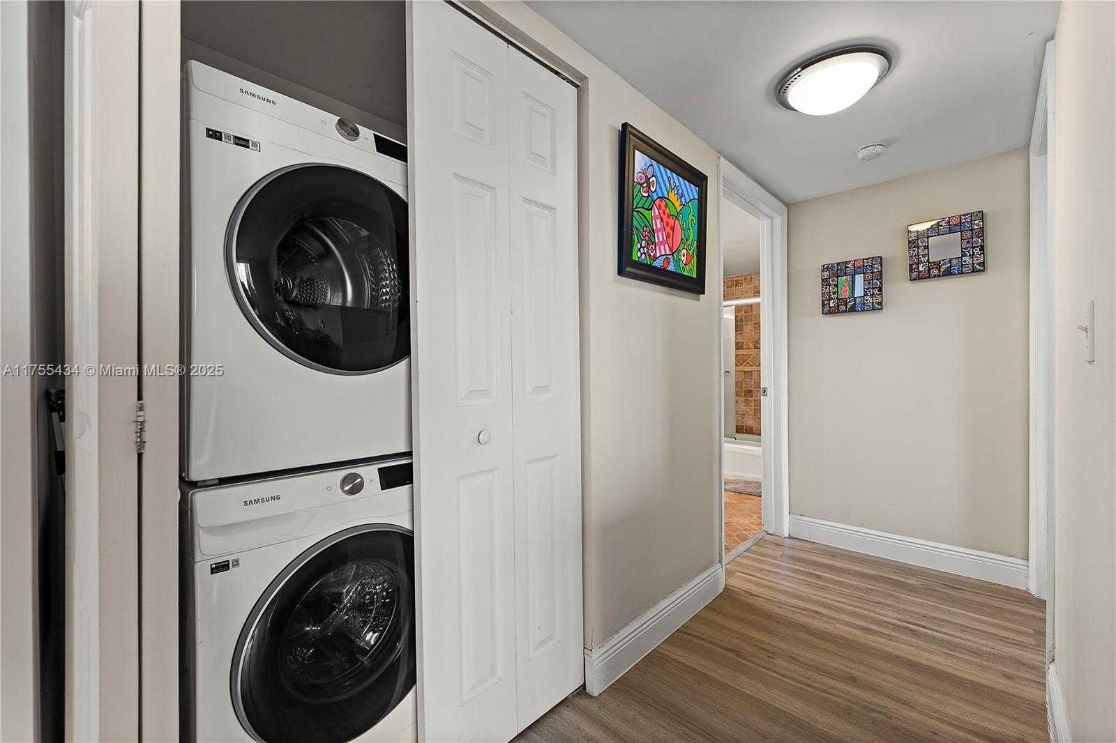 Small Image of 3000 Coral Wy, Coral Gables, FL 33145, USA Number 8