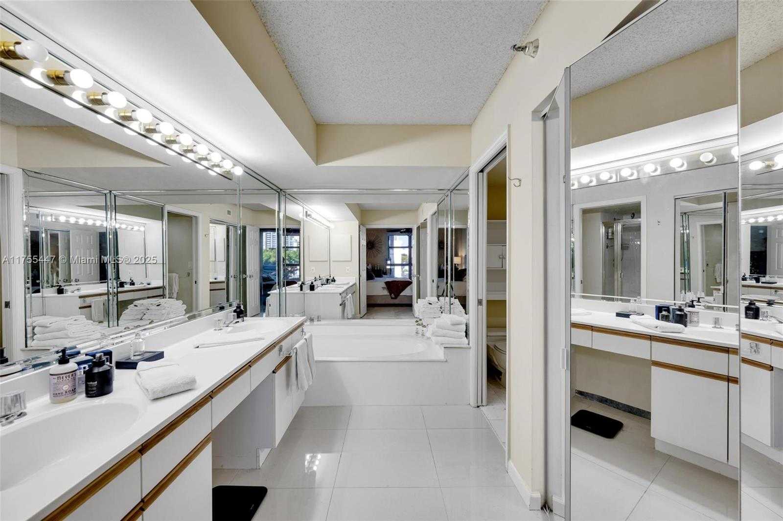 Small Image of 3530 MYSTIC POINTE DR #303, Aventura Number 12