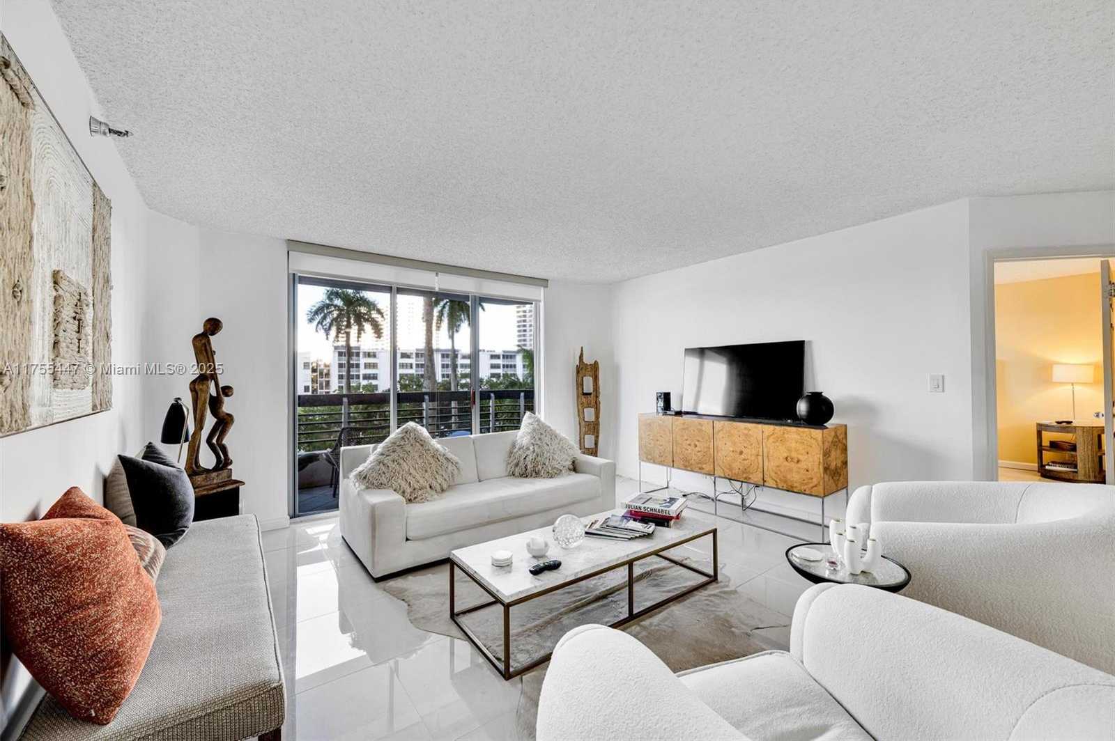 Small Image of 3530 MYSTIC POINTE DR #303, Aventura Number 2
