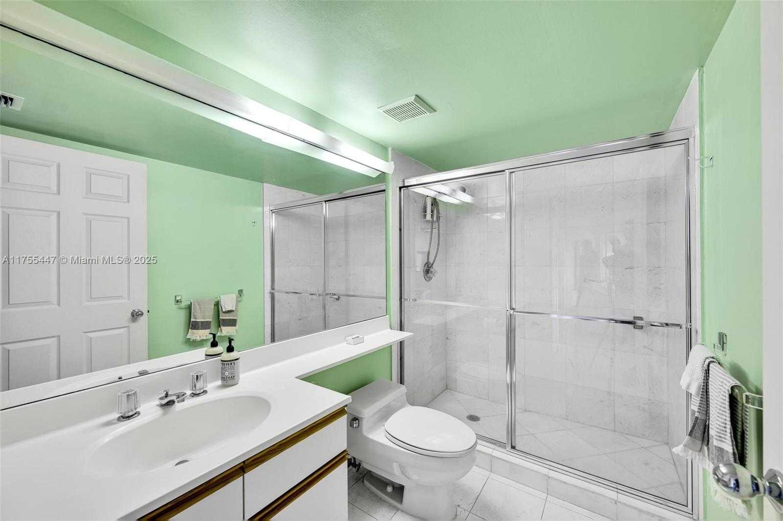 Small Image of 3530 MYSTIC POINTE DR #303, Aventura Number 4