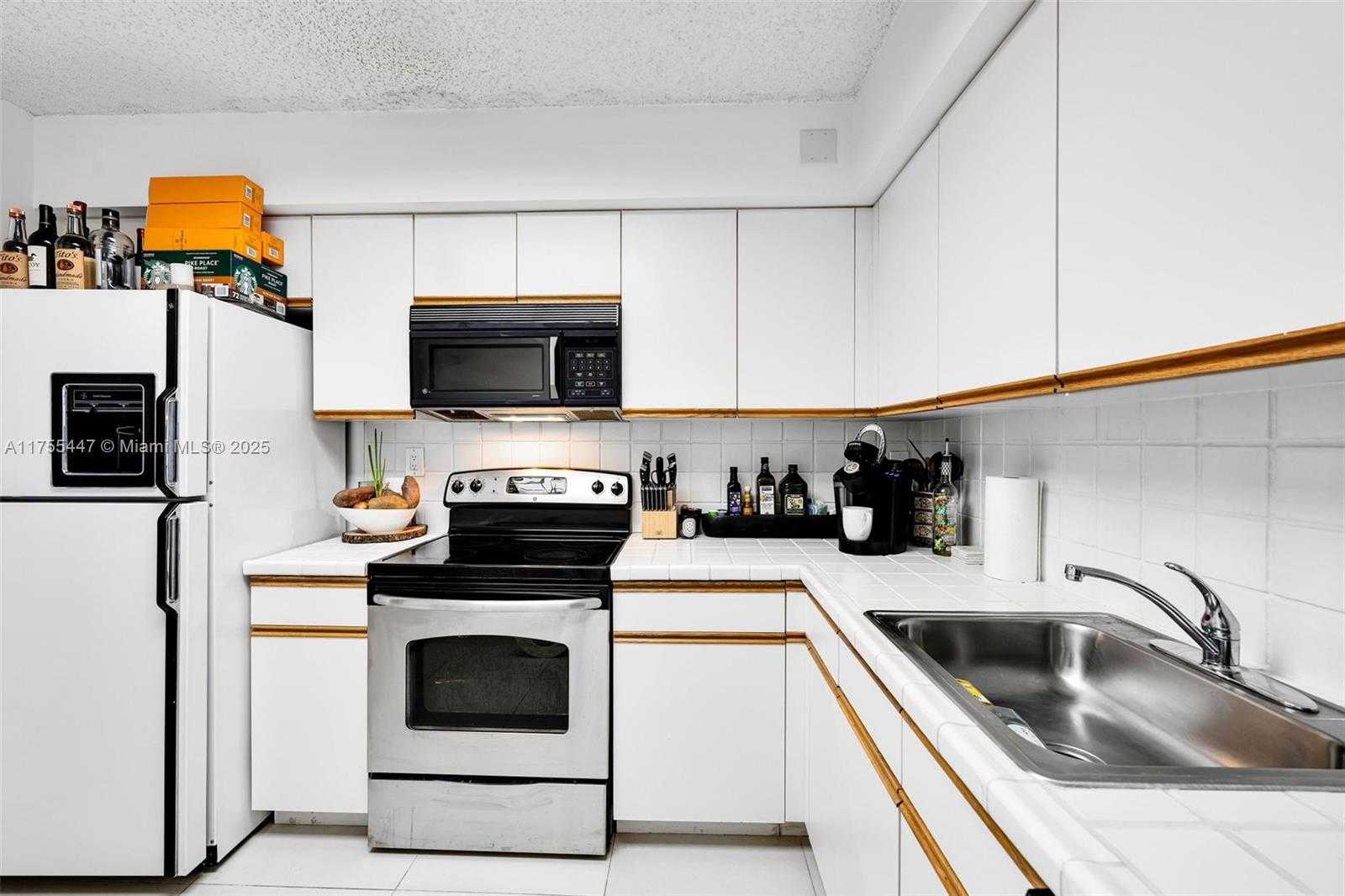 Small Image of 3530 MYSTIC POINTE DR #303, Aventura Number 6