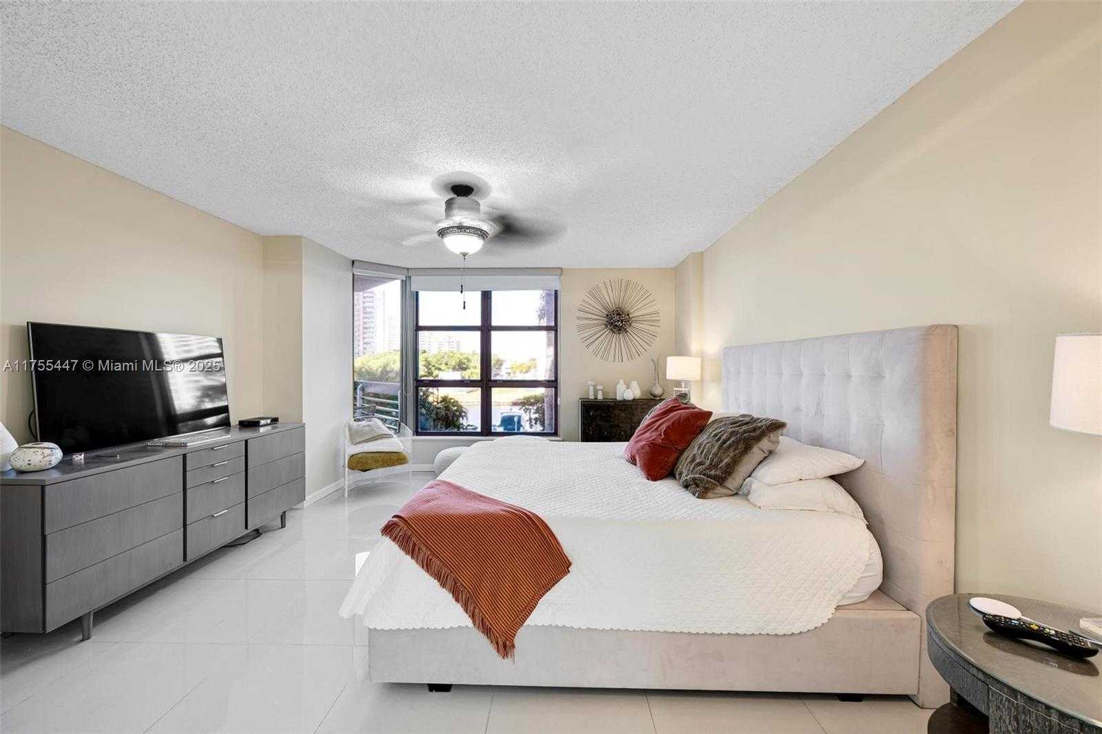 Small Image of 3530 MYSTIC POINTE DR #303, Aventura Number 8