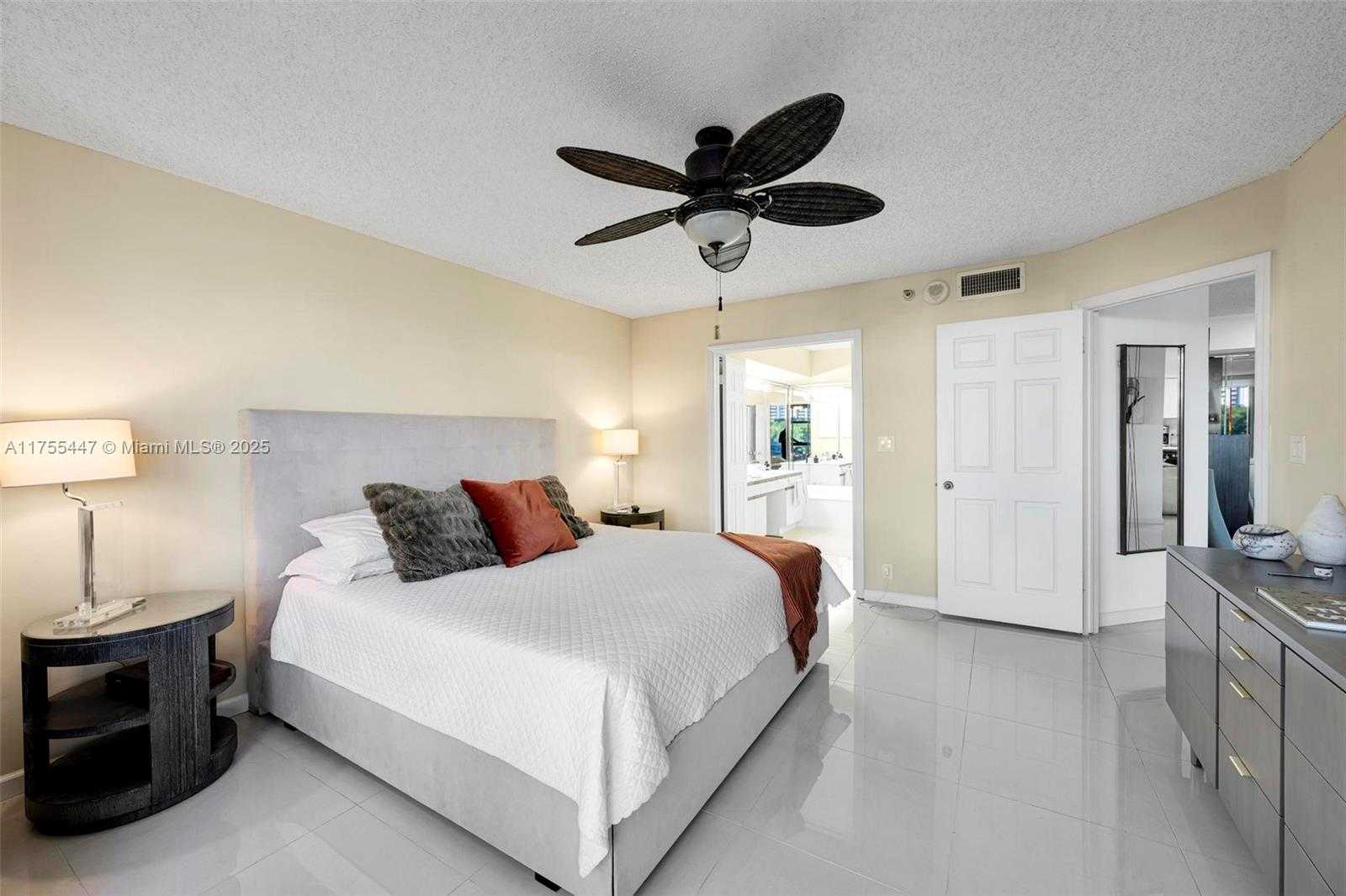 Small Image of 3530 MYSTIC POINTE DR #303, Aventura Number 9
