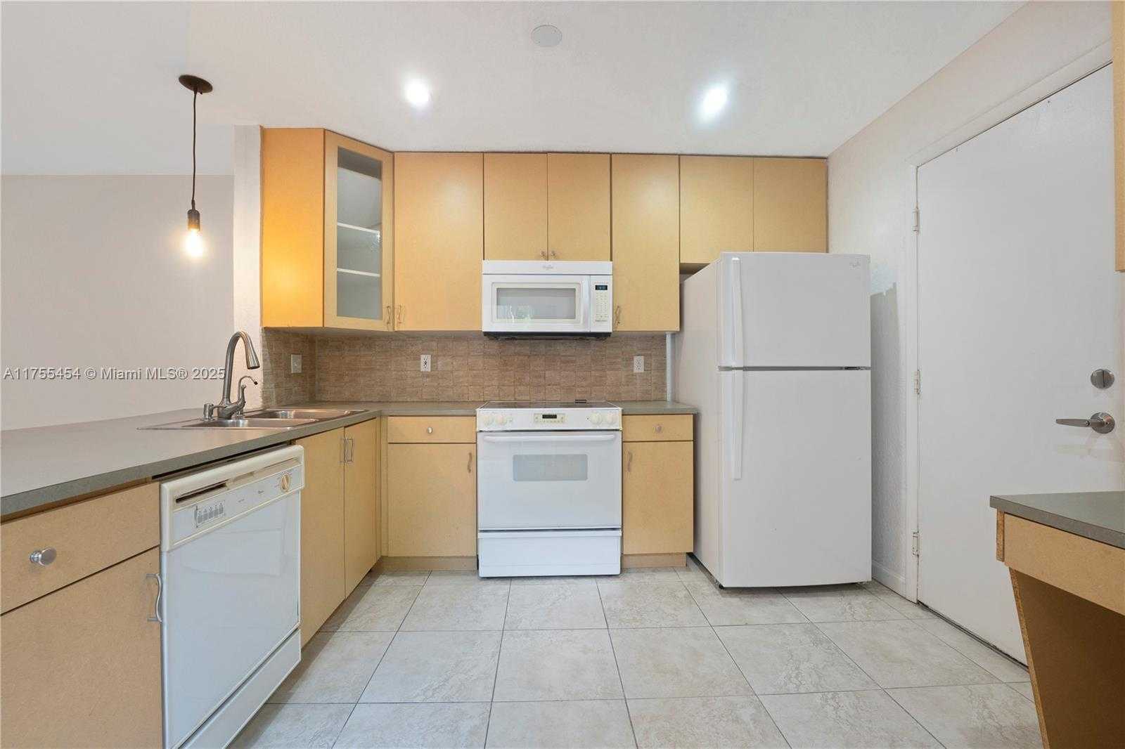 Small Image of 11066 LONG BOAT DR, Cooper City Number 6