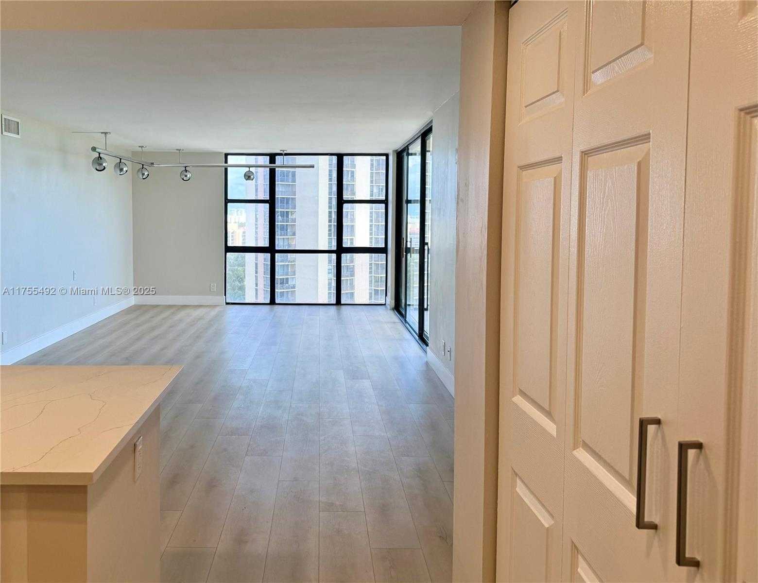 Small Image of 20335 WEST COUNTRY CLUB DR #1203, Aventura Number 5