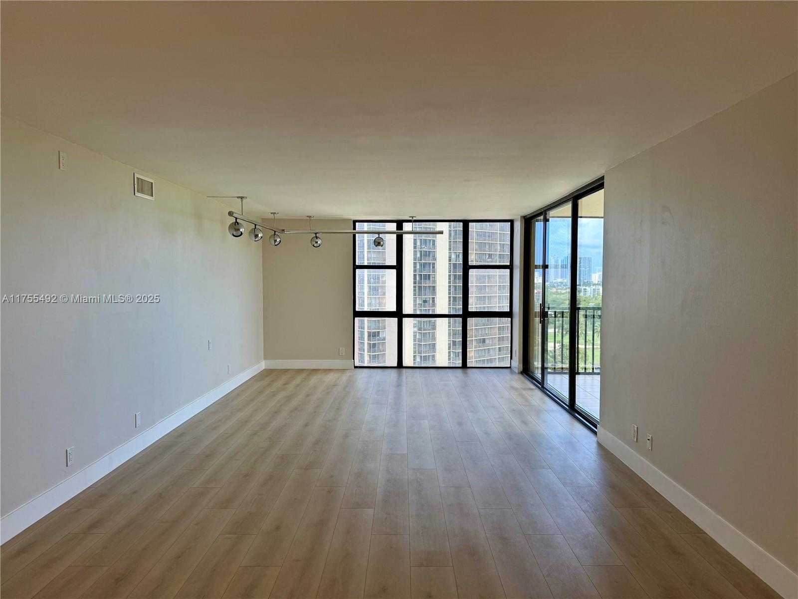 Small Image of 20335 WEST COUNTRY CLUB DR #1203, Aventura Number 6