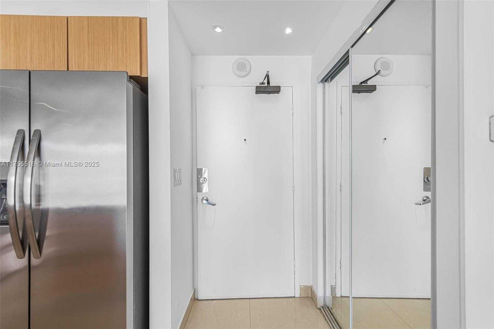 Small Image of 401 OCEAN DR #1011, Miami Beach Number 2