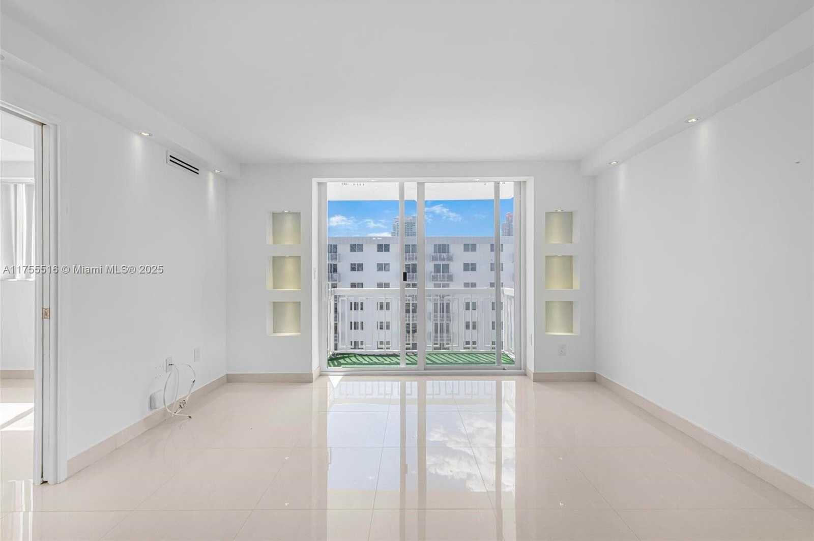 Small Image of 401 OCEAN DR #1011, Miami Beach Number 5