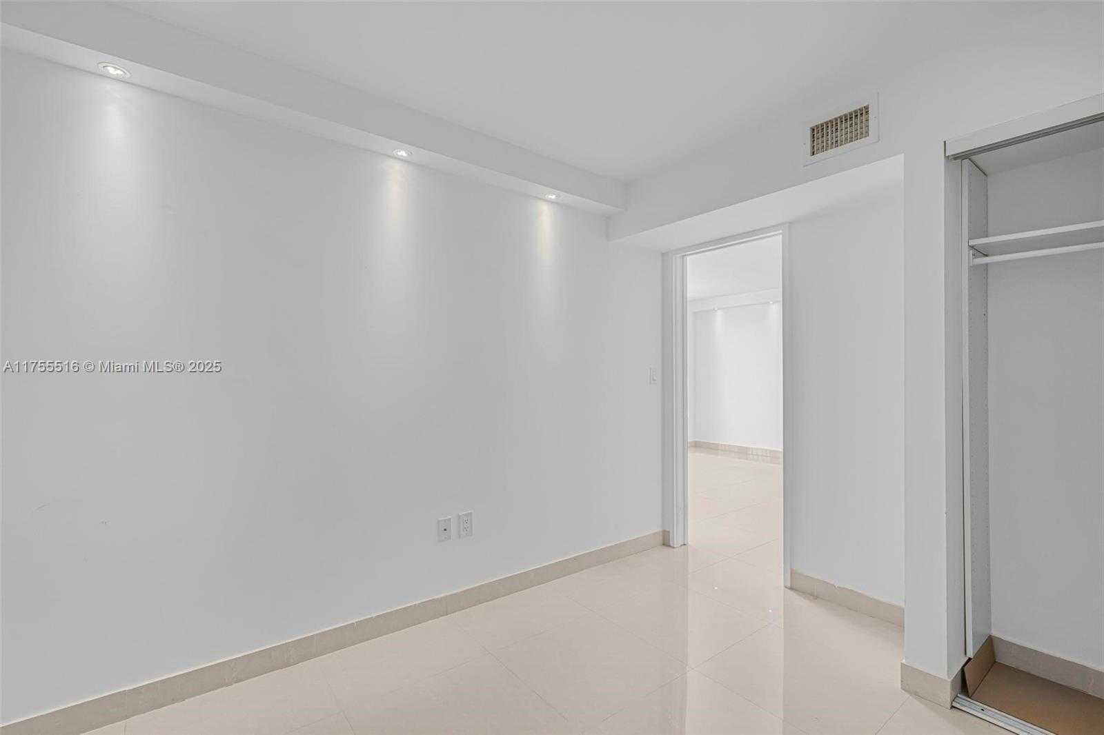 Small Image of 401 OCEAN DR #1011, Miami Beach Number 6