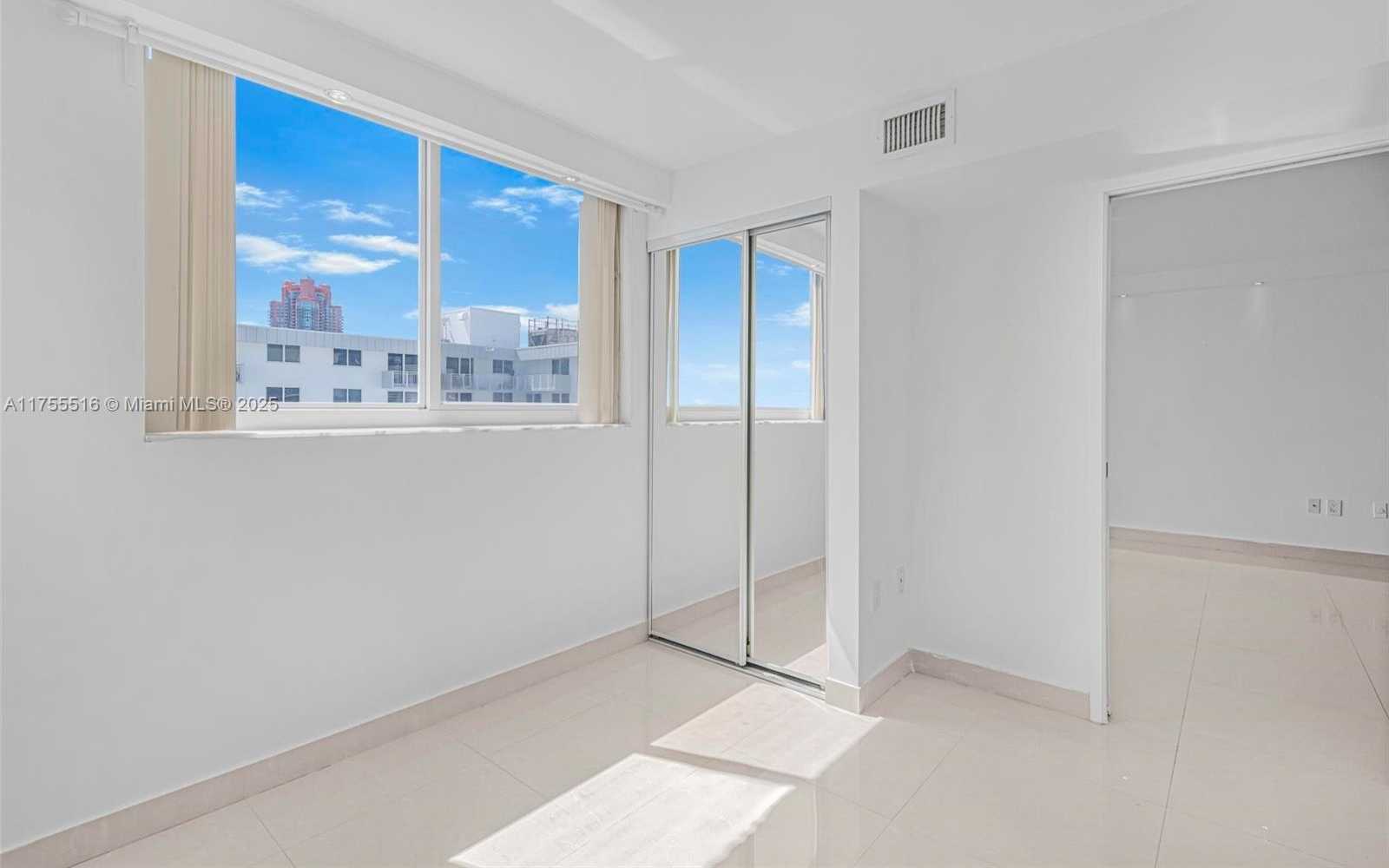 Small Image of 401 OCEAN DR #1011, Miami Beach Number 7