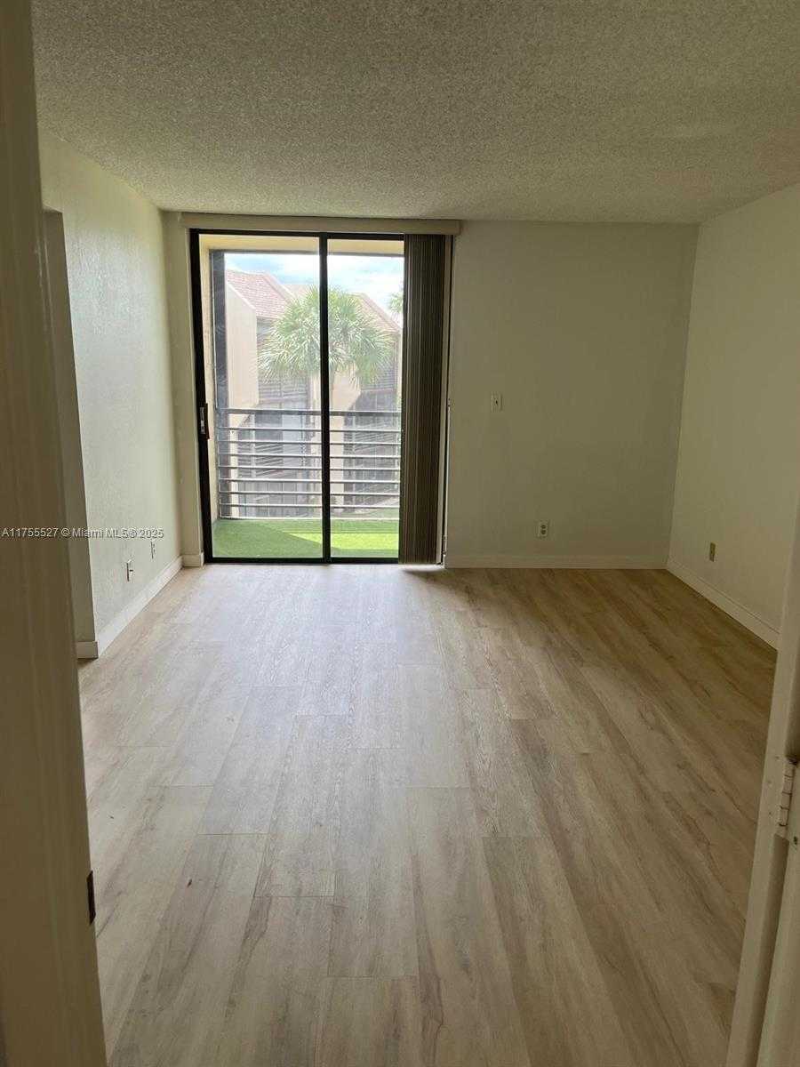 Small Image of 6351 N UNIVERSITY DR #324, Tamarac Number 7