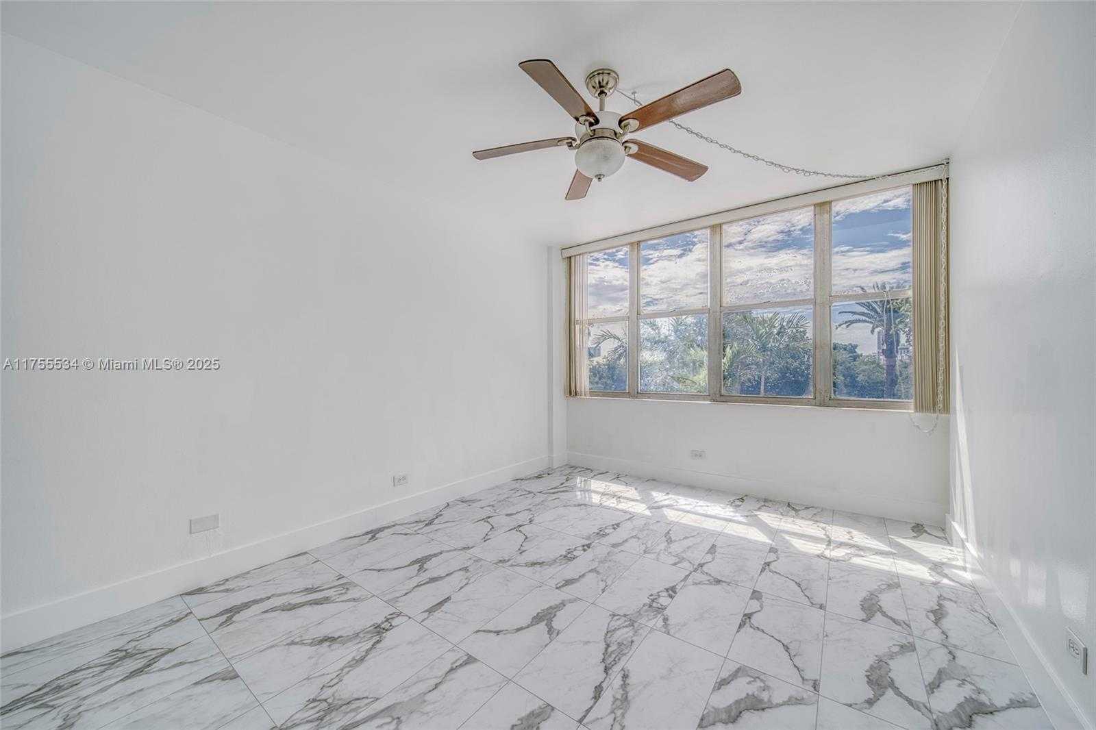 Small Image of 7441 WAYNE AVE #2L, Miami Beach Number 15
