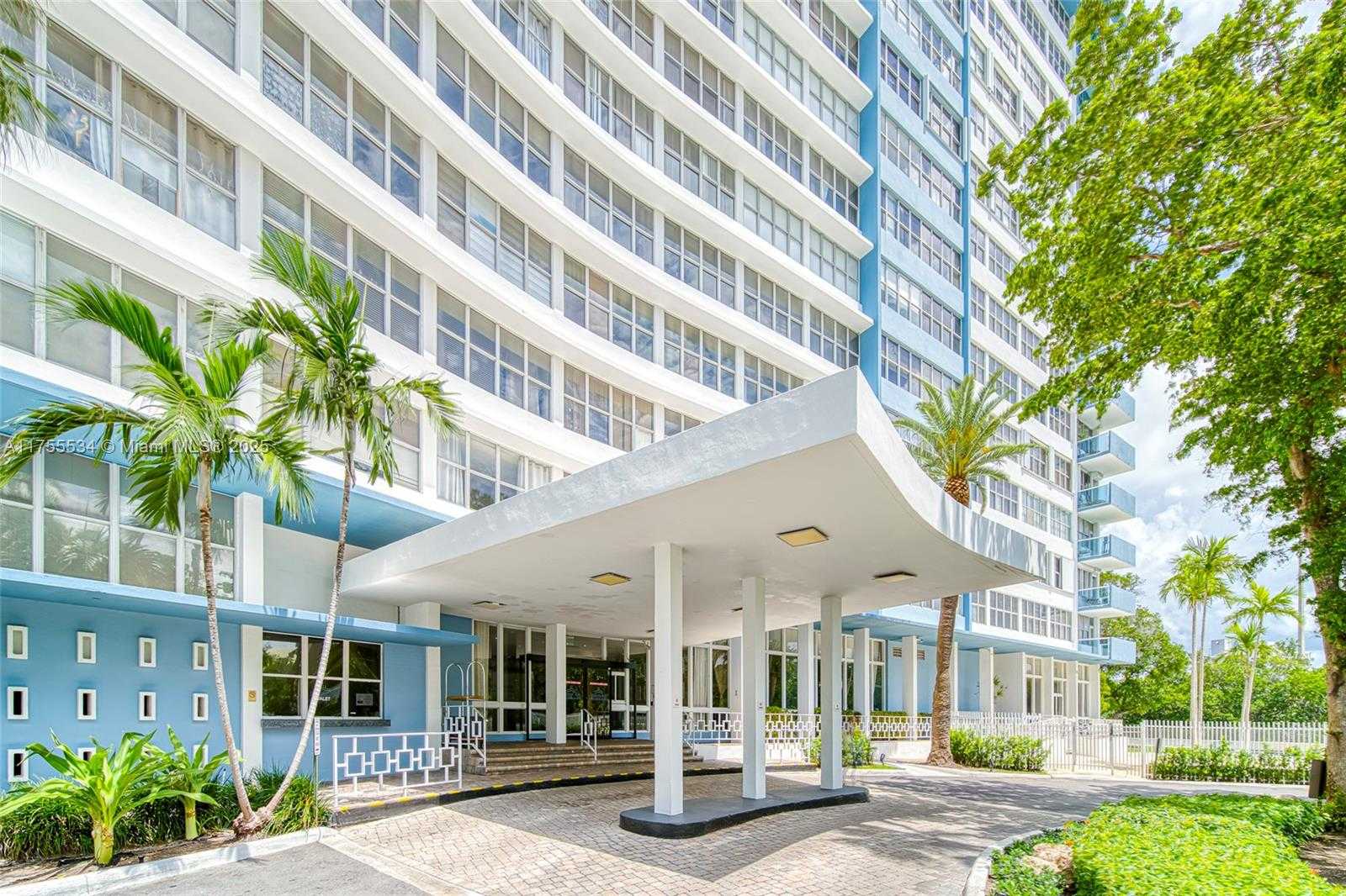 Small Image of 7441 WAYNE AVE #2L, Miami Beach Number 2