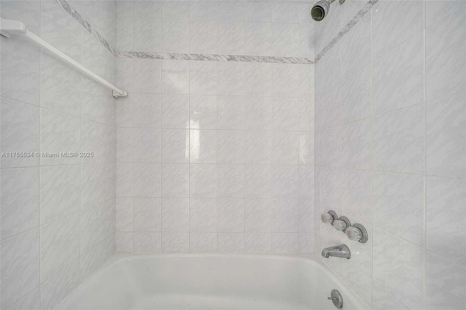 Small Image of 7441 WAYNE AVE #2L, Miami Beach Number 23
