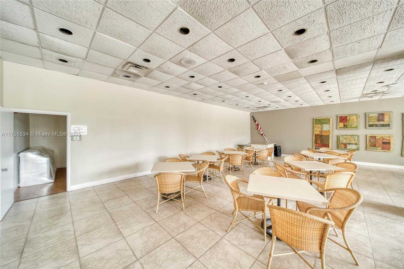 Small Image of 7441 WAYNE AVE #2L, Miami Beach Number 28