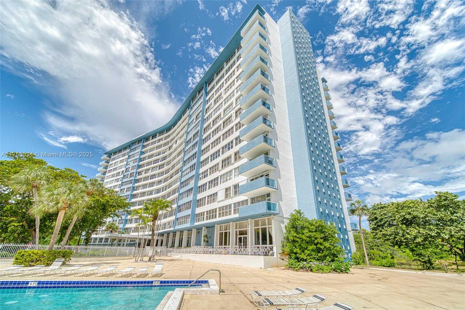Small Image of 7441 WAYNE AVE #2L, Miami Beach Number 3
