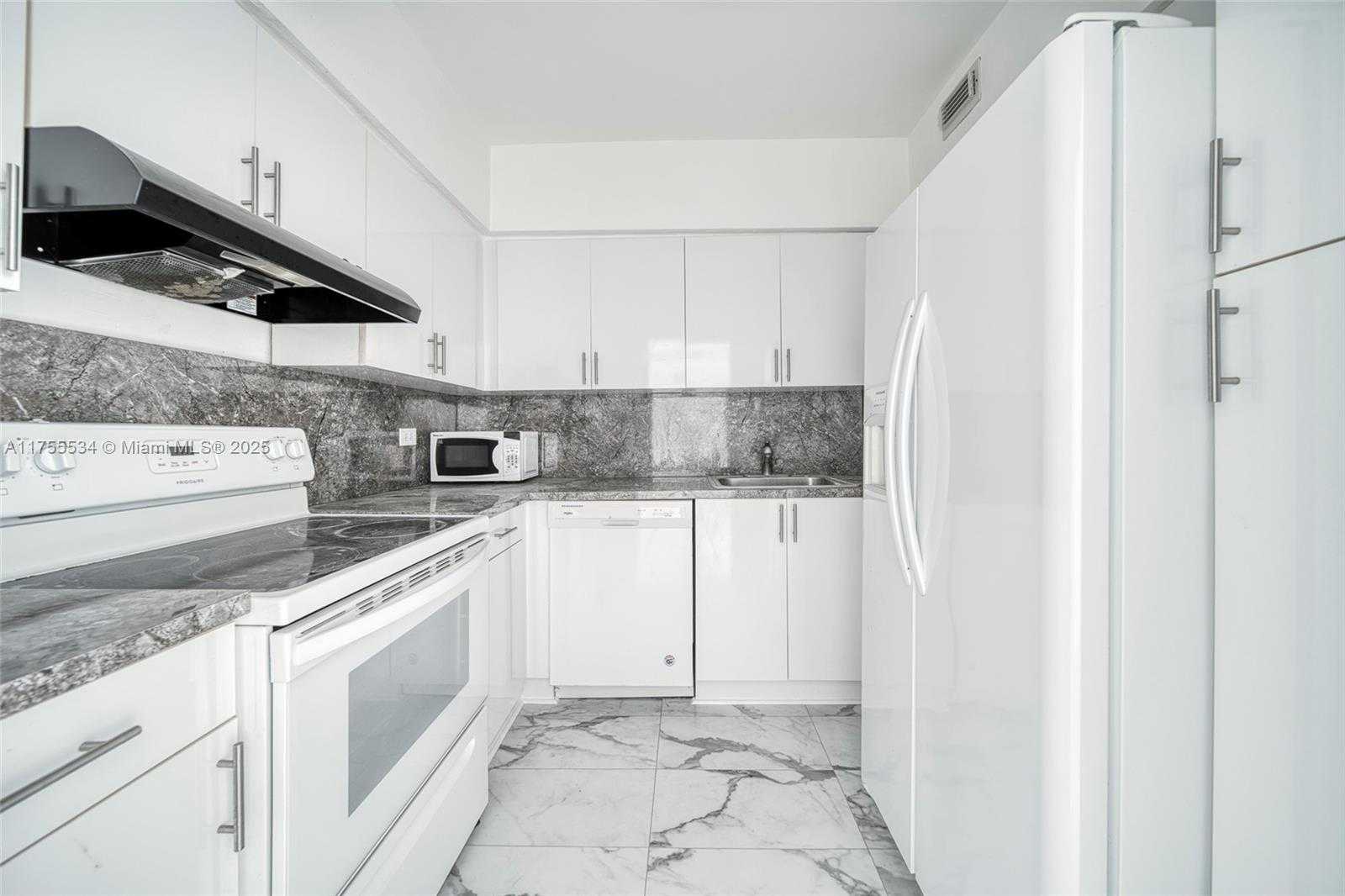 Small Image of 7441 WAYNE AVE #2L, Miami Beach Number 4