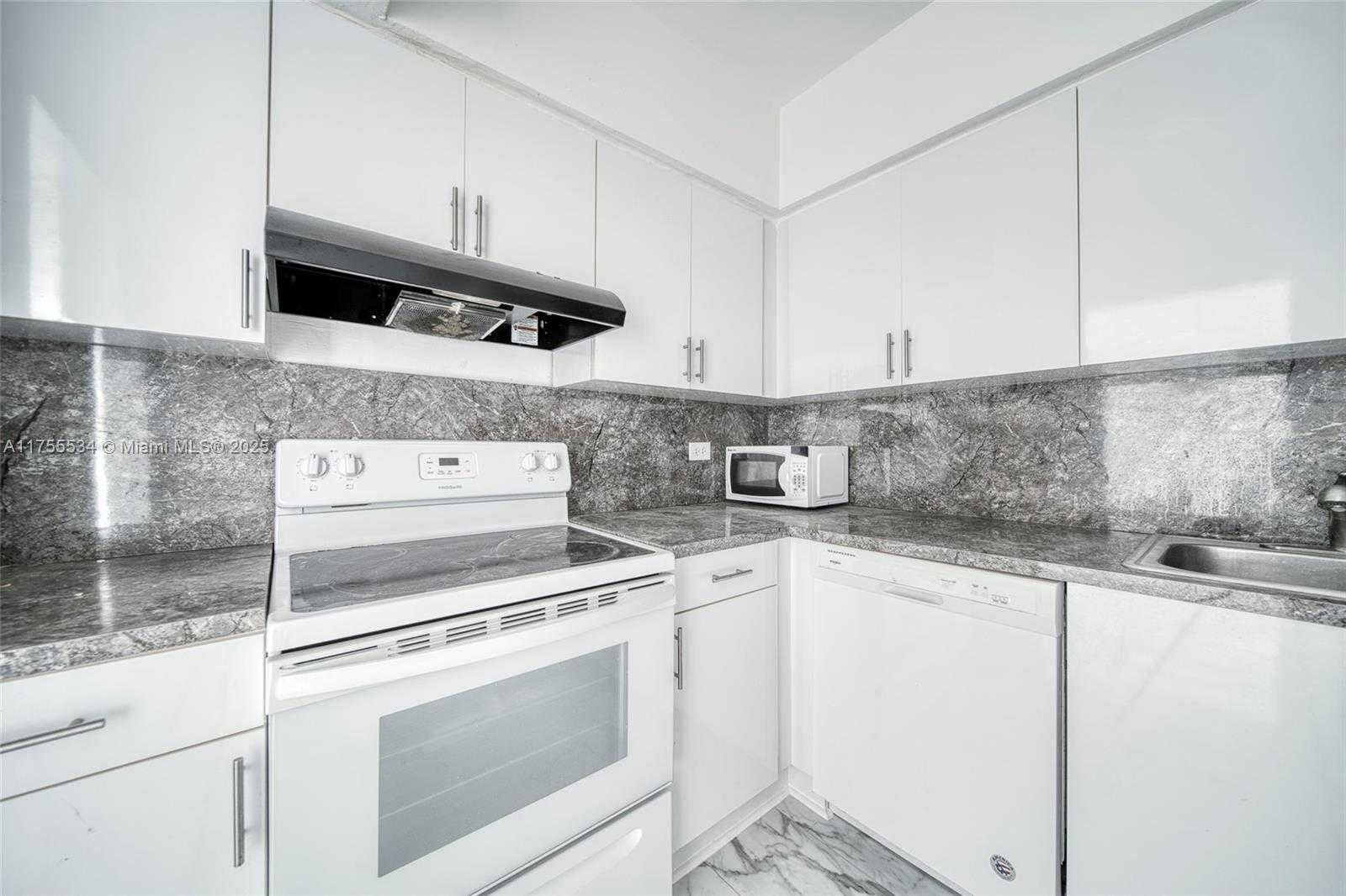 Small Image of 7441 WAYNE AVE #2L, Miami Beach Number 5