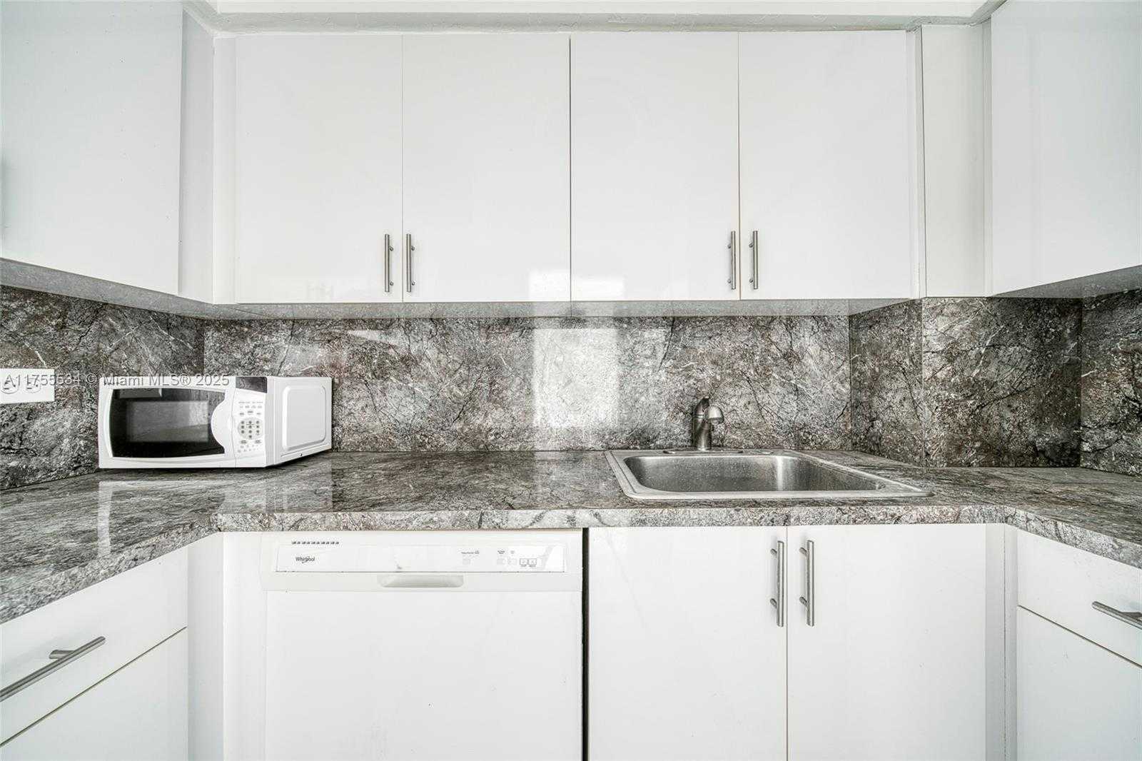 Small Image of 7441 WAYNE AVE #2L, Miami Beach Number 6