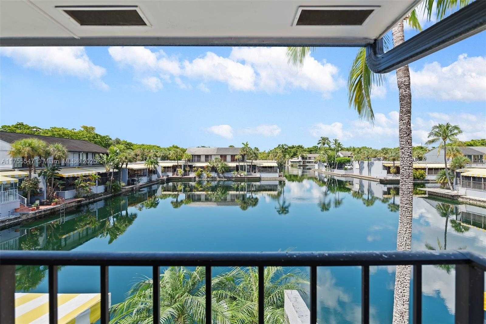Small Image of 16408 BRIDGE END RD, Miami Lakes Number 28