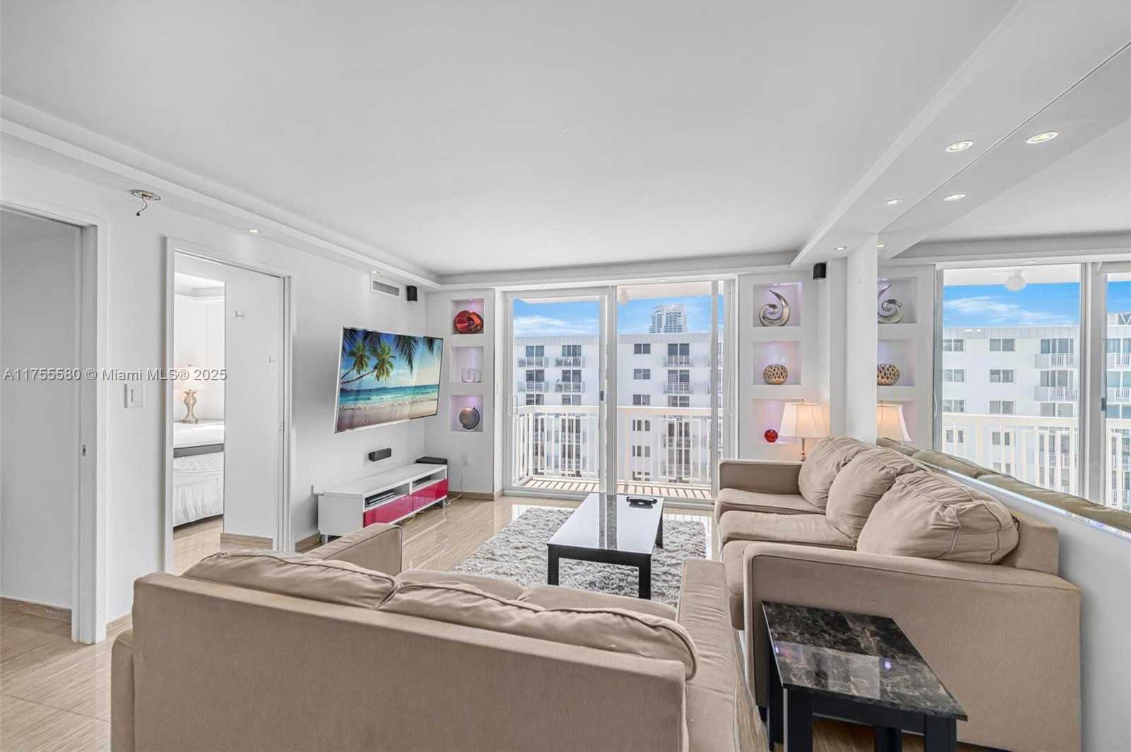 Small Image of 401 OCEAN DR #1009, Miami Beach Number 4