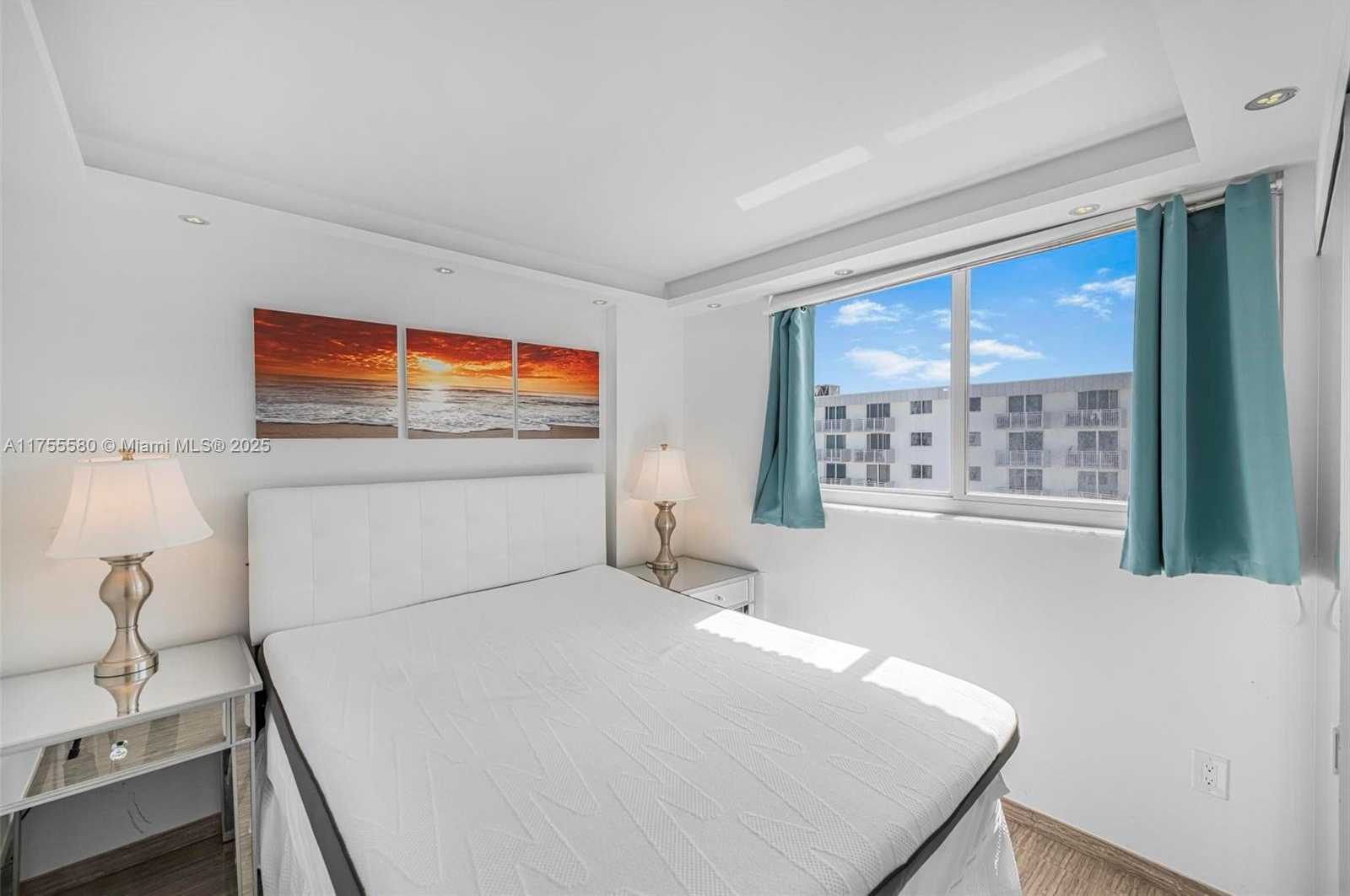 Small Image of 401 OCEAN DR #1009, Miami Beach Number 6