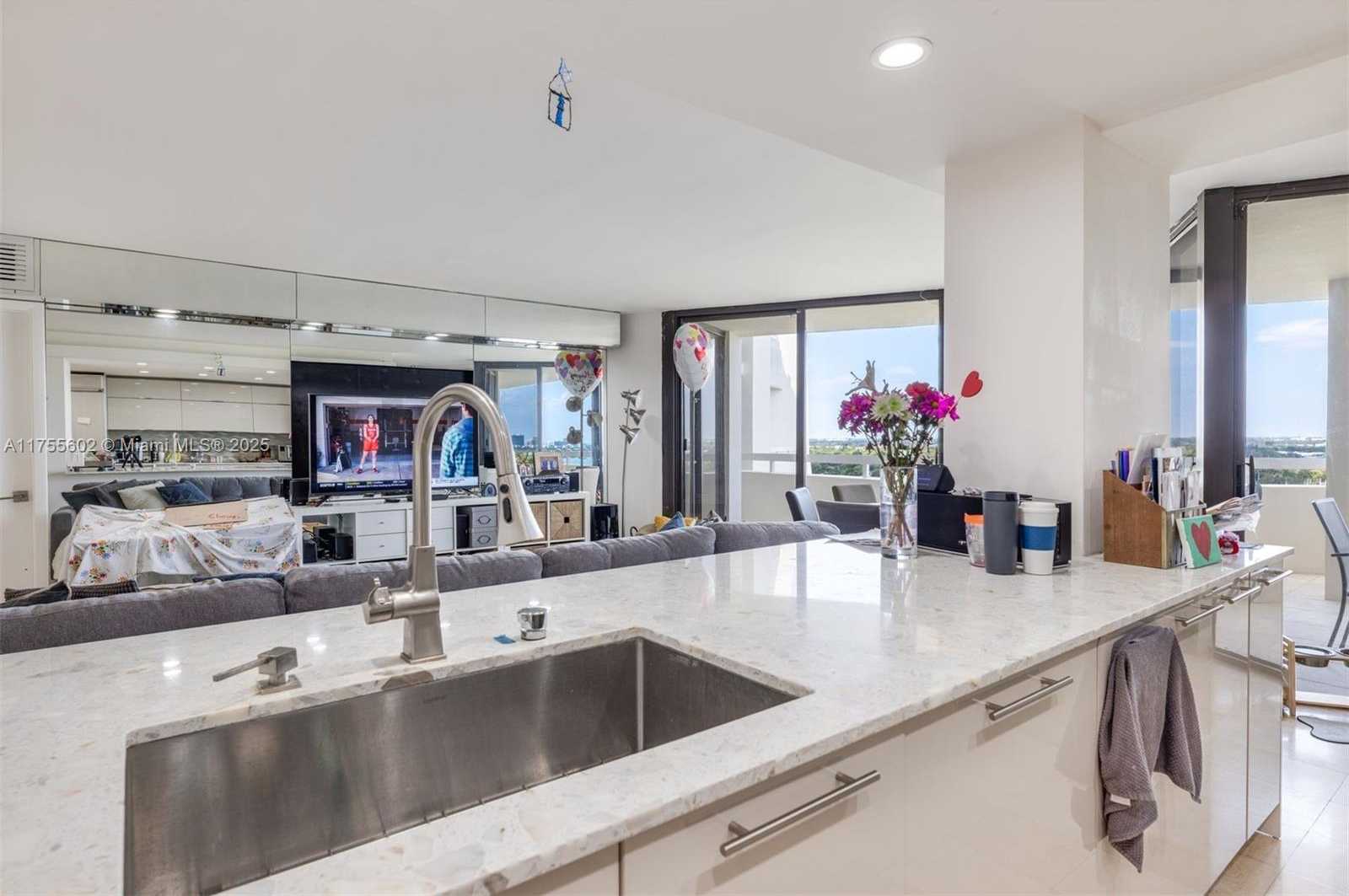 Small Image of 1000 QUAYSIDE TER #PH5, Miami Number 5