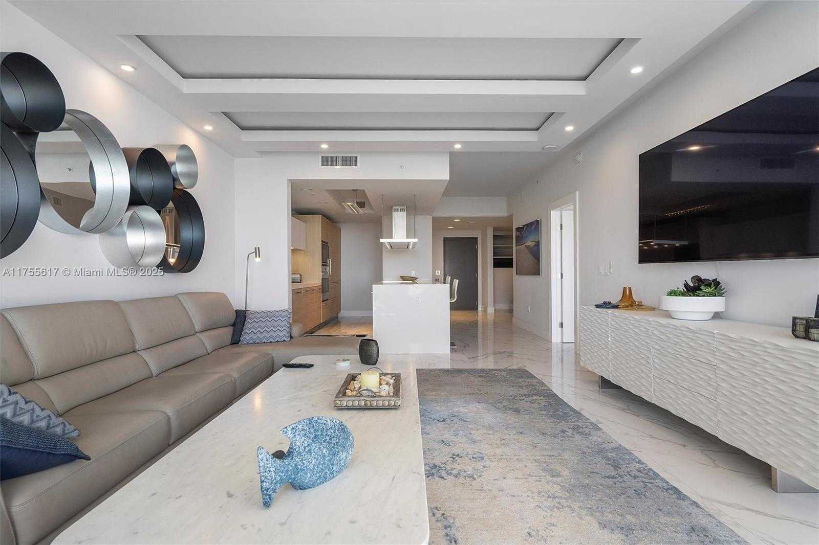 Small Image of 17111 BISCAYNE BLVD #2106, North Miami Beach Number 15
