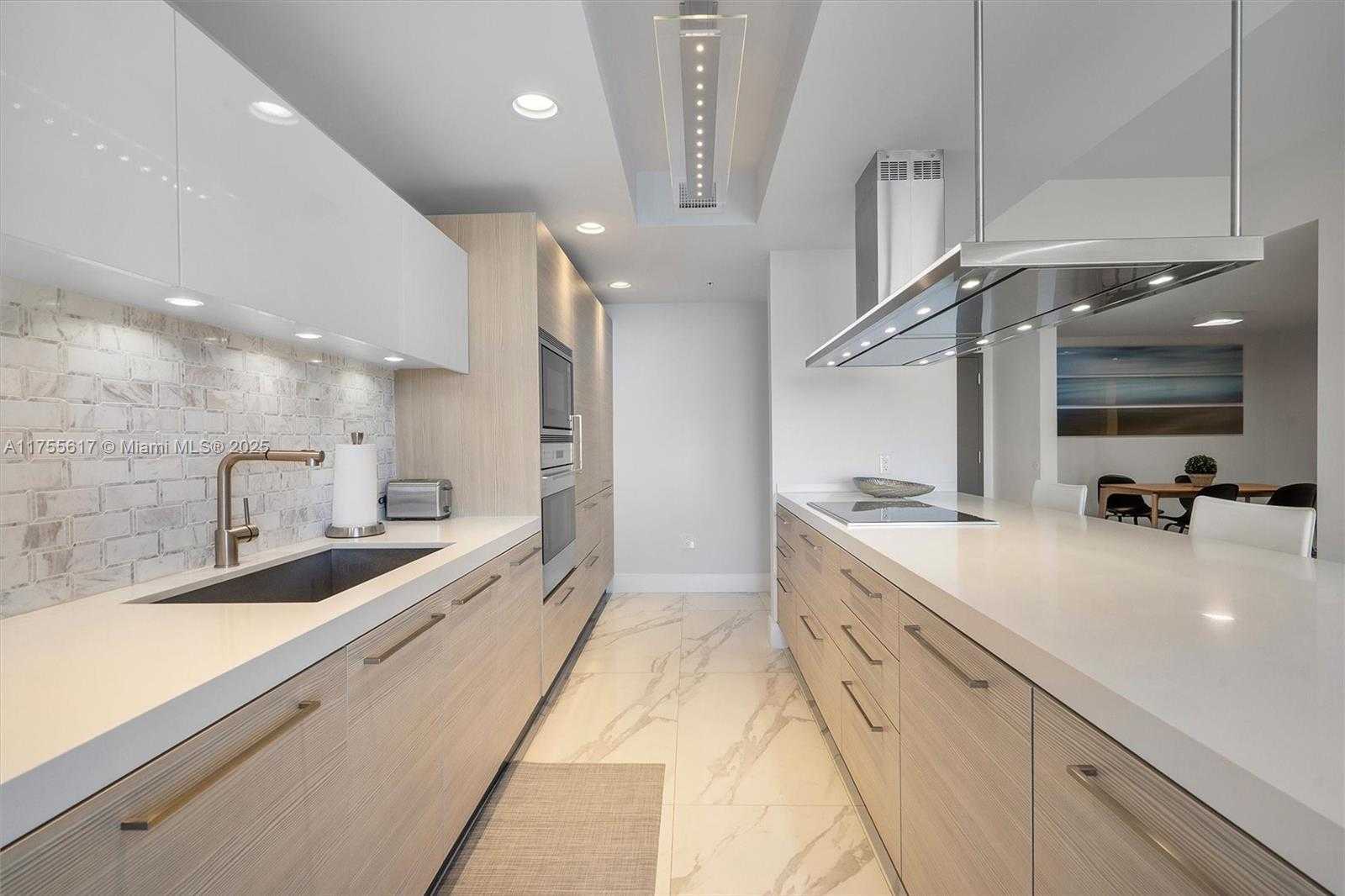 Small Image of 17111 BISCAYNE BLVD #2106, North Miami Beach Number 17