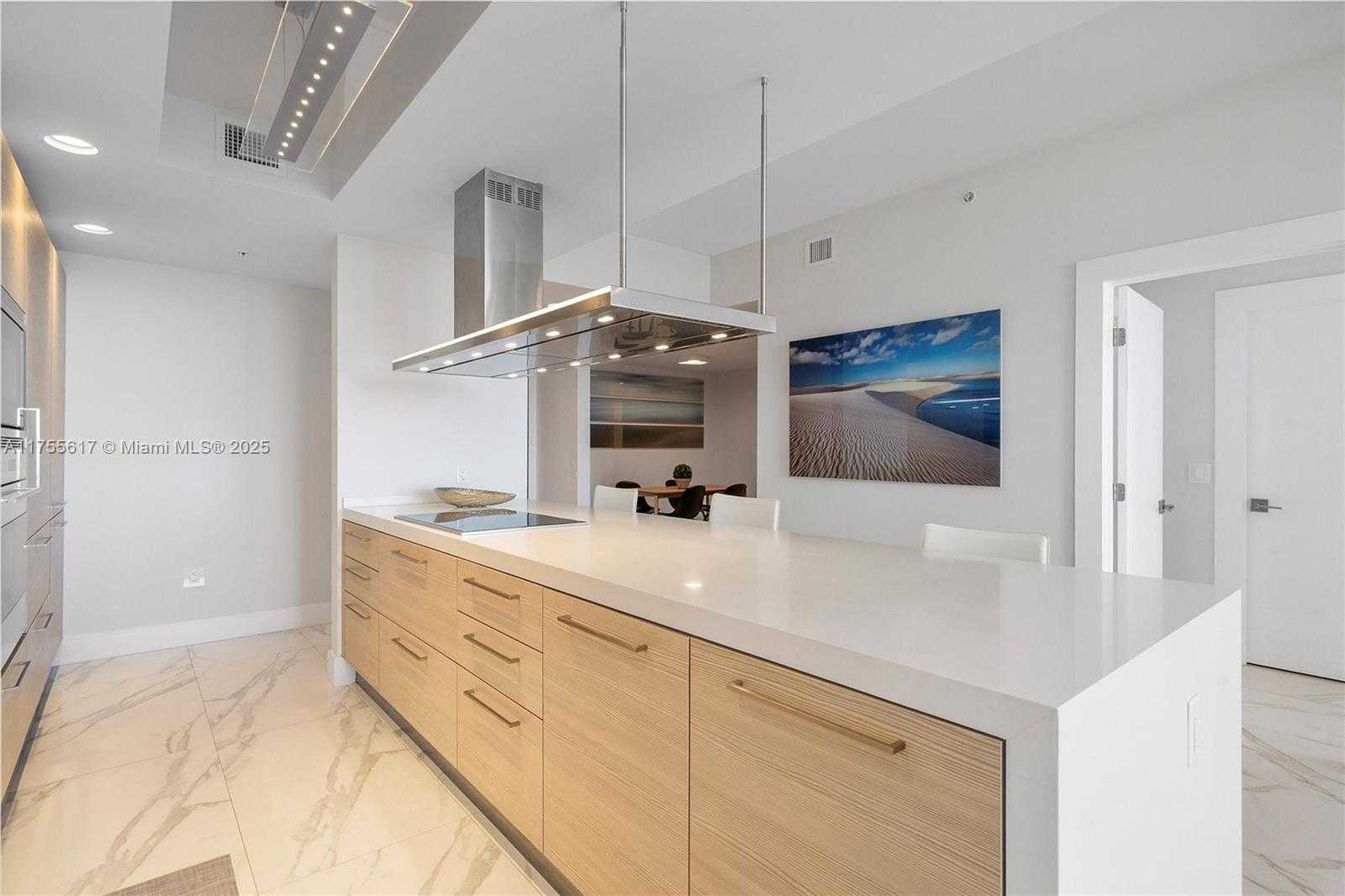 Small Image of 17111 BISCAYNE BLVD #2106, North Miami Beach Number 18