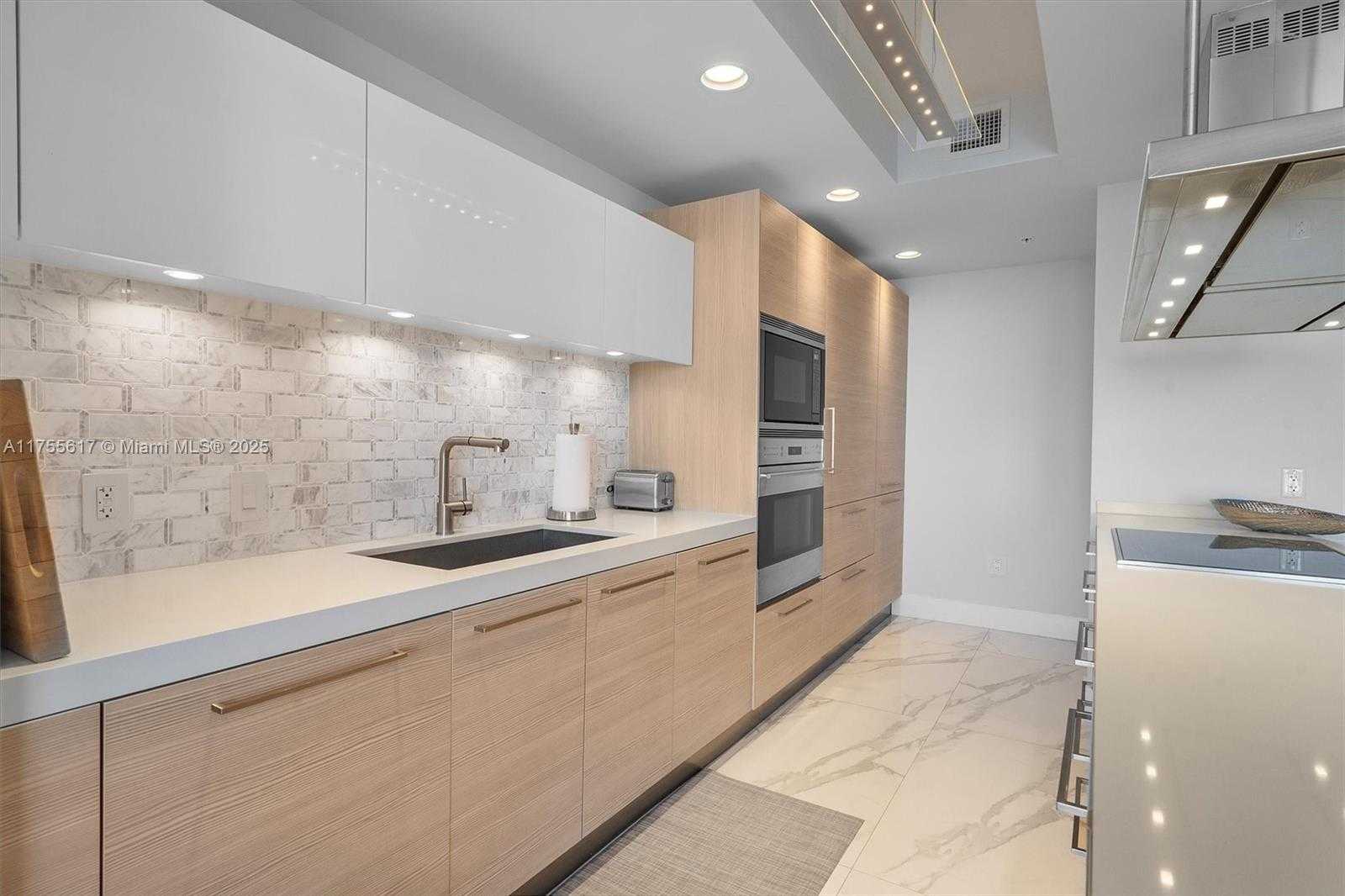 Small Image of 17111 BISCAYNE BLVD #2106, North Miami Beach Number 19