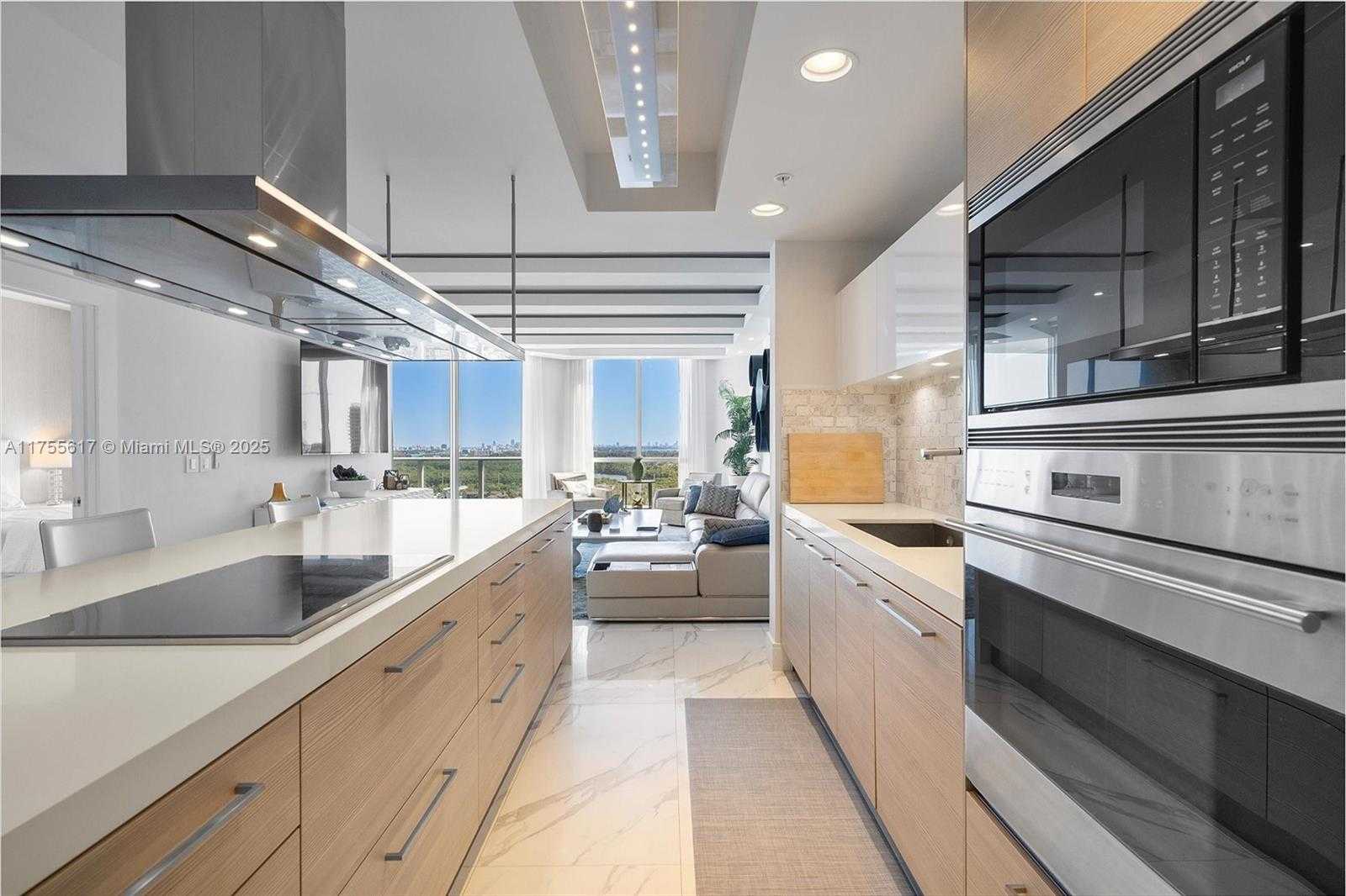 Small Image of 17111 BISCAYNE BLVD #2106, North Miami Beach Number 20