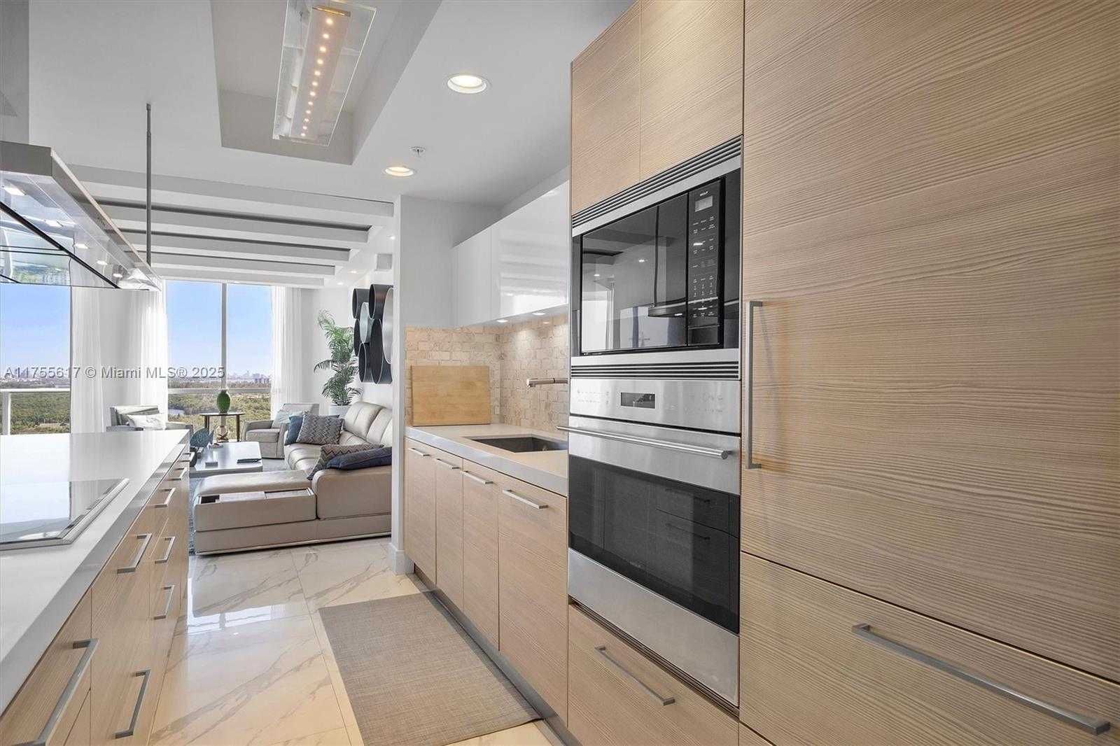 Small Image of 17111 BISCAYNE BLVD #2106, North Miami Beach Number 21
