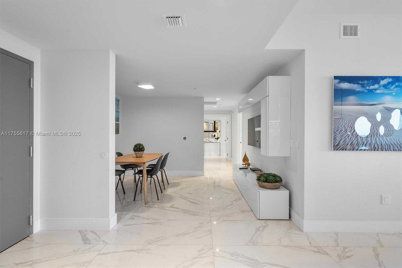 Small Image of 17111 BISCAYNE BLVD #2106, North Miami Beach Number 24