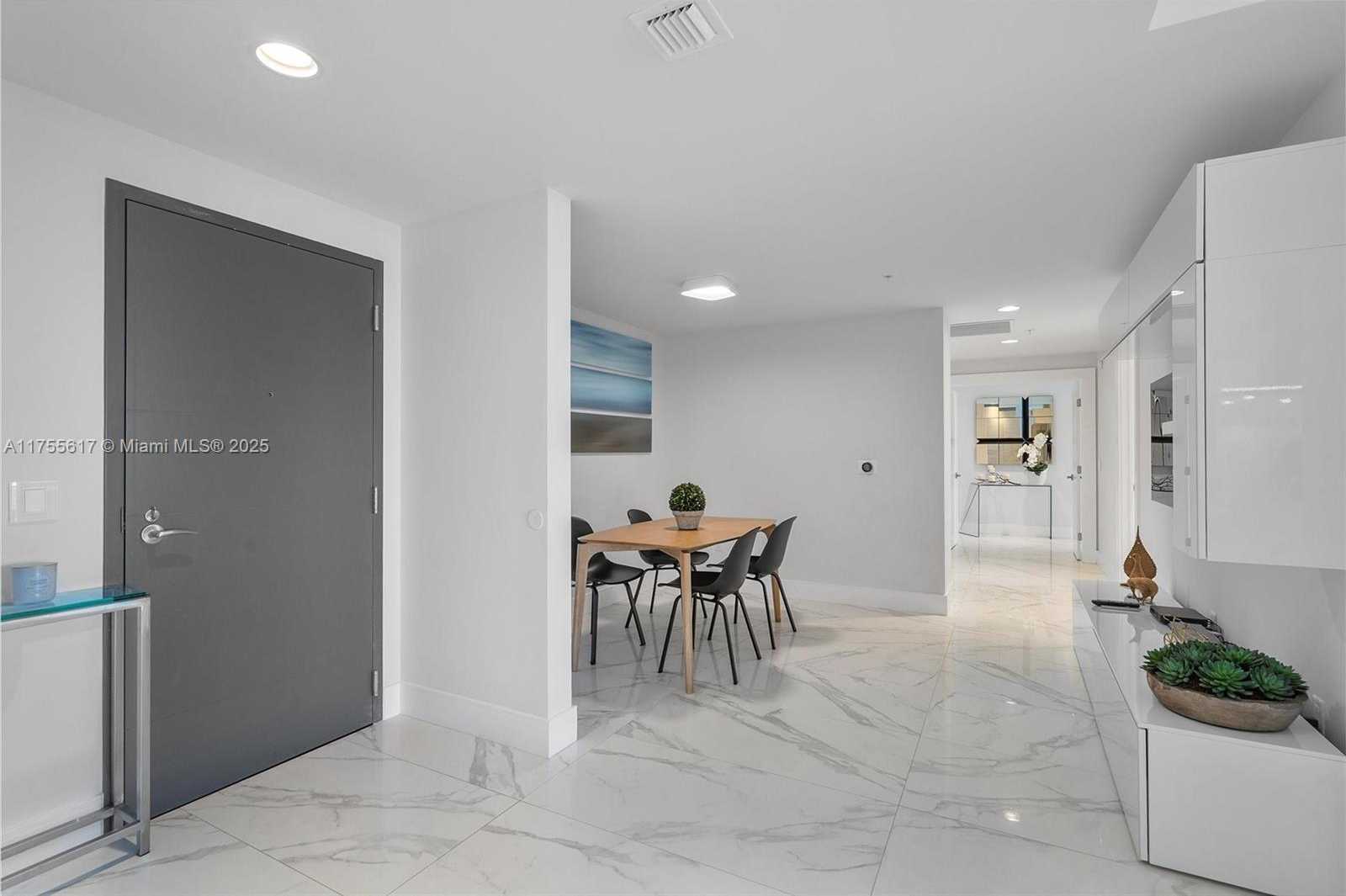 Small Image of 17111 BISCAYNE BLVD #2106, North Miami Beach Number 25