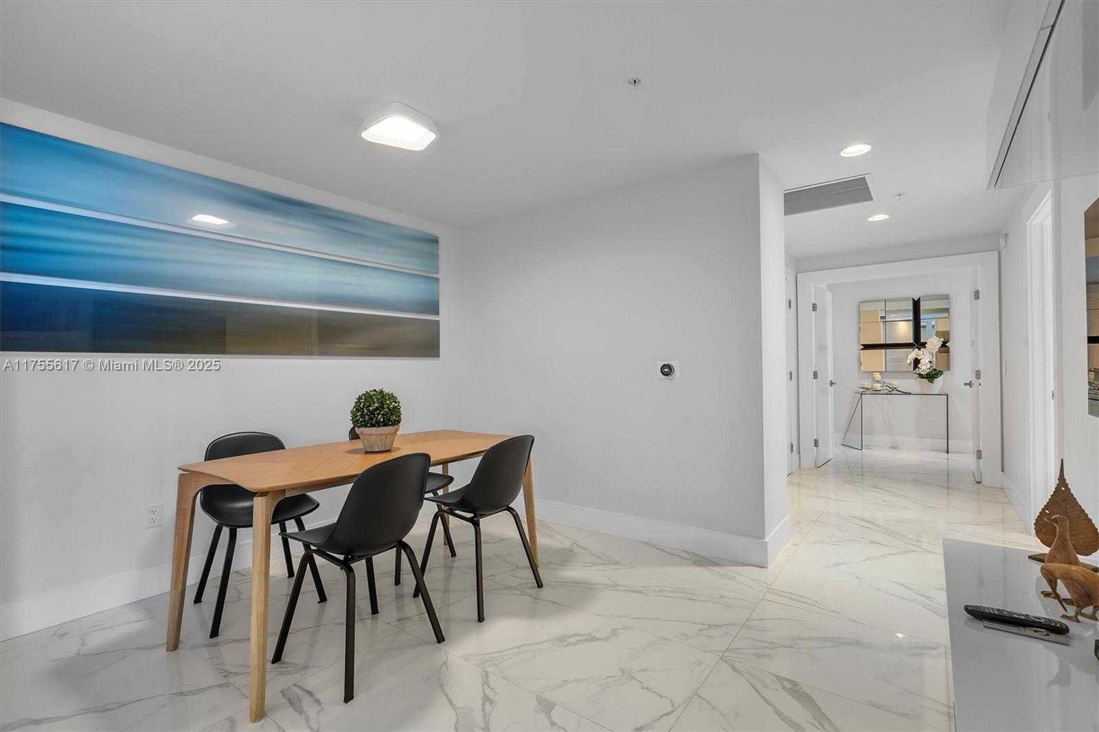Small Image of 17111 BISCAYNE BLVD #2106, North Miami Beach Number 26