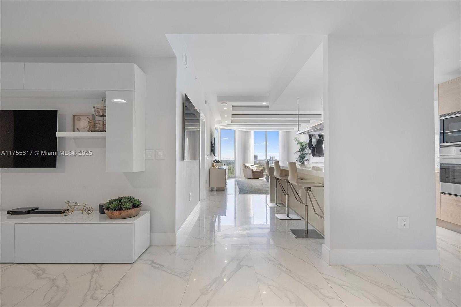 Small Image of 17111 BISCAYNE BLVD #2106, North Miami Beach Number 3