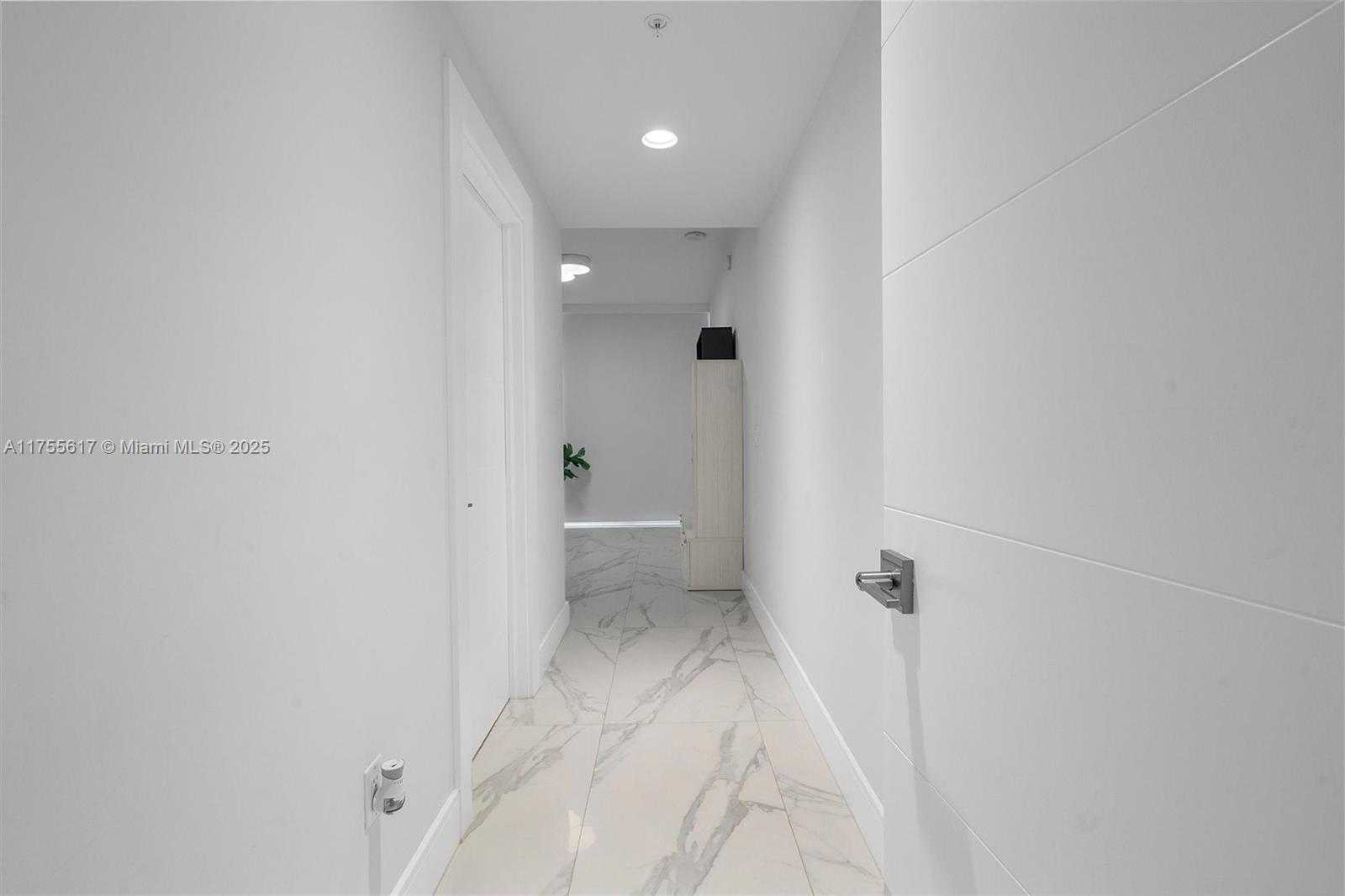 Small Image of 17111 BISCAYNE BLVD #2106, North Miami Beach Number 31