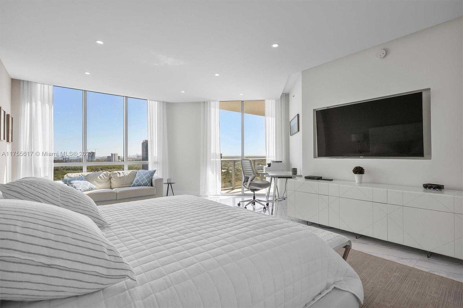 Small Image of 17111 BISCAYNE BLVD #2106, North Miami Beach Number 36