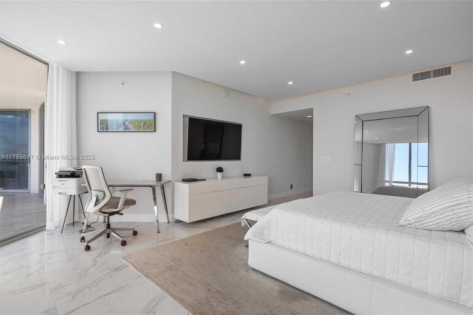 Small Image of 17111 BISCAYNE BLVD #2106, North Miami Beach Number 39