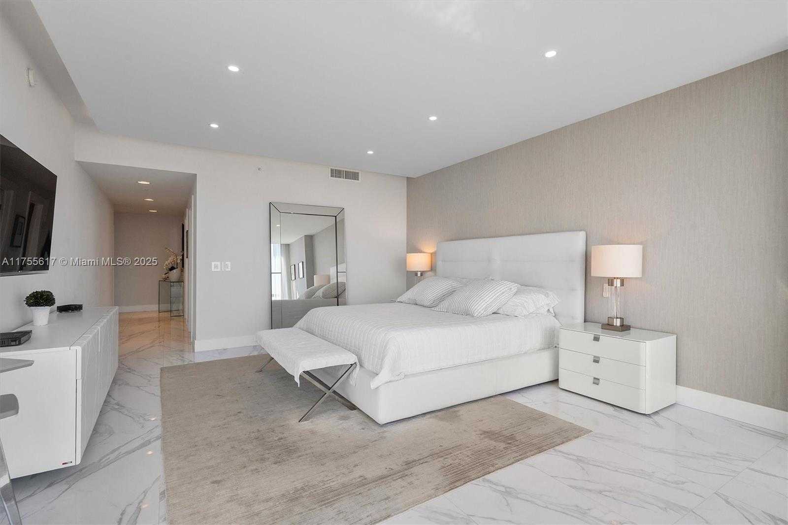 Small Image of 17111 BISCAYNE BLVD #2106, North Miami Beach Number 42