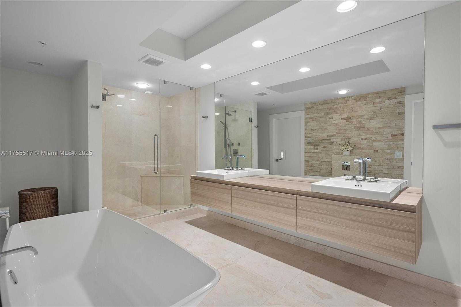 Small Image of 17111 BISCAYNE BLVD #2106, North Miami Beach Number 44