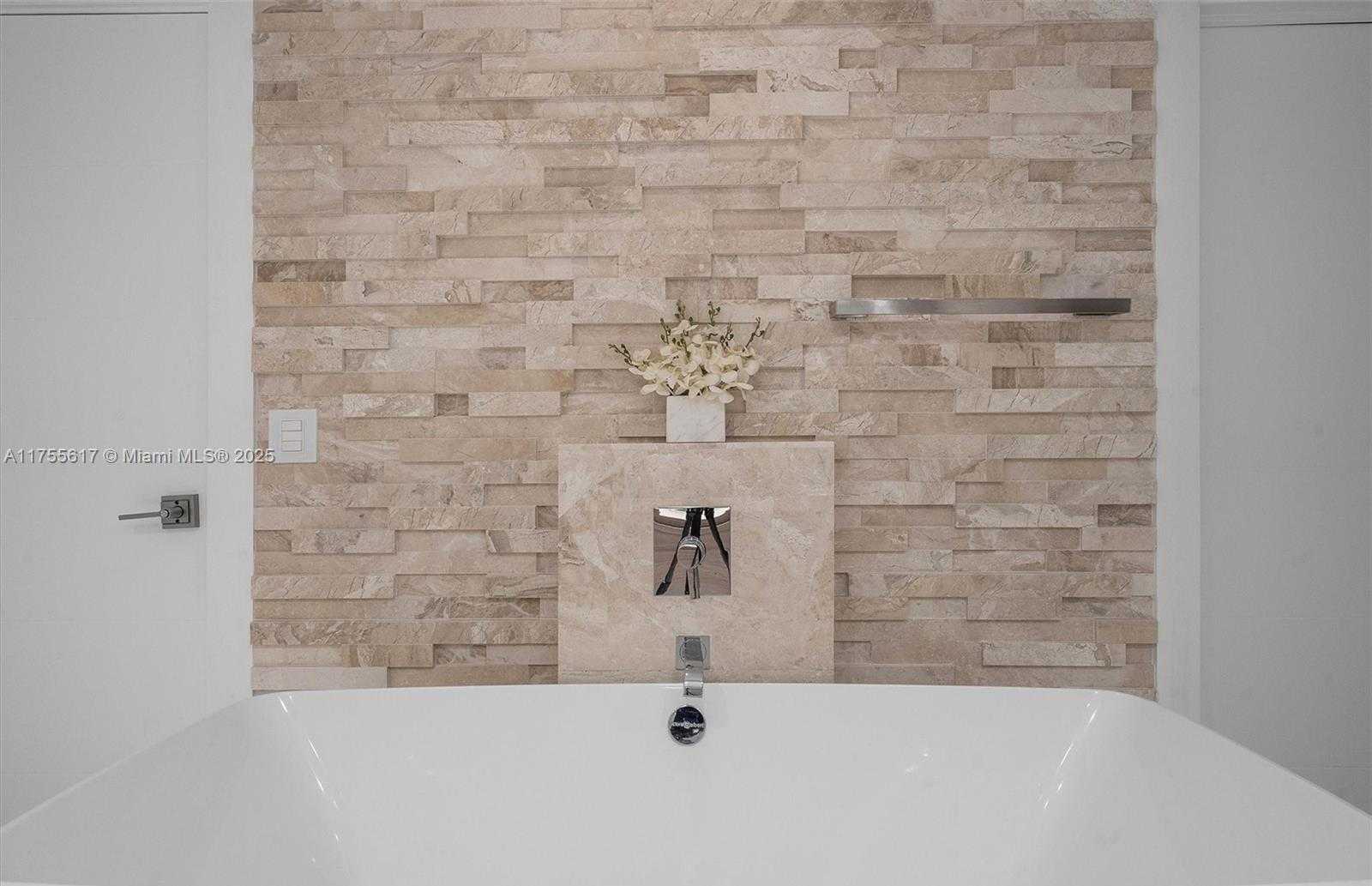 Small Image of 17111 BISCAYNE BLVD #2106, North Miami Beach Number 48
