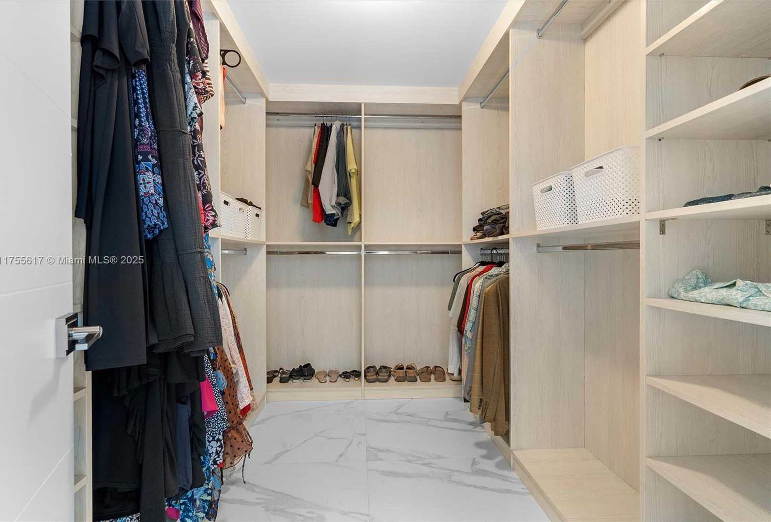 Small Image of 17111 BISCAYNE BLVD #2106, North Miami Beach Number 49