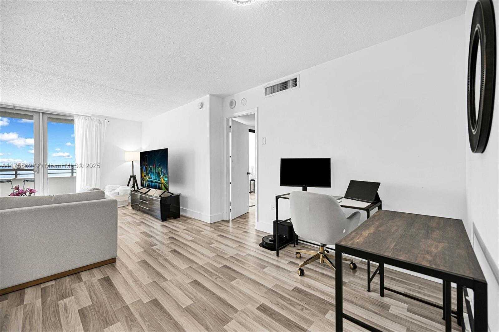 Small Image of 5555 COLLINS AVE #10M, Miami Beach Number 10