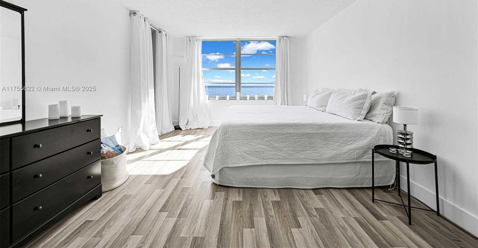 Small Image of 5555 COLLINS AVE #10M, Miami Beach Number 13