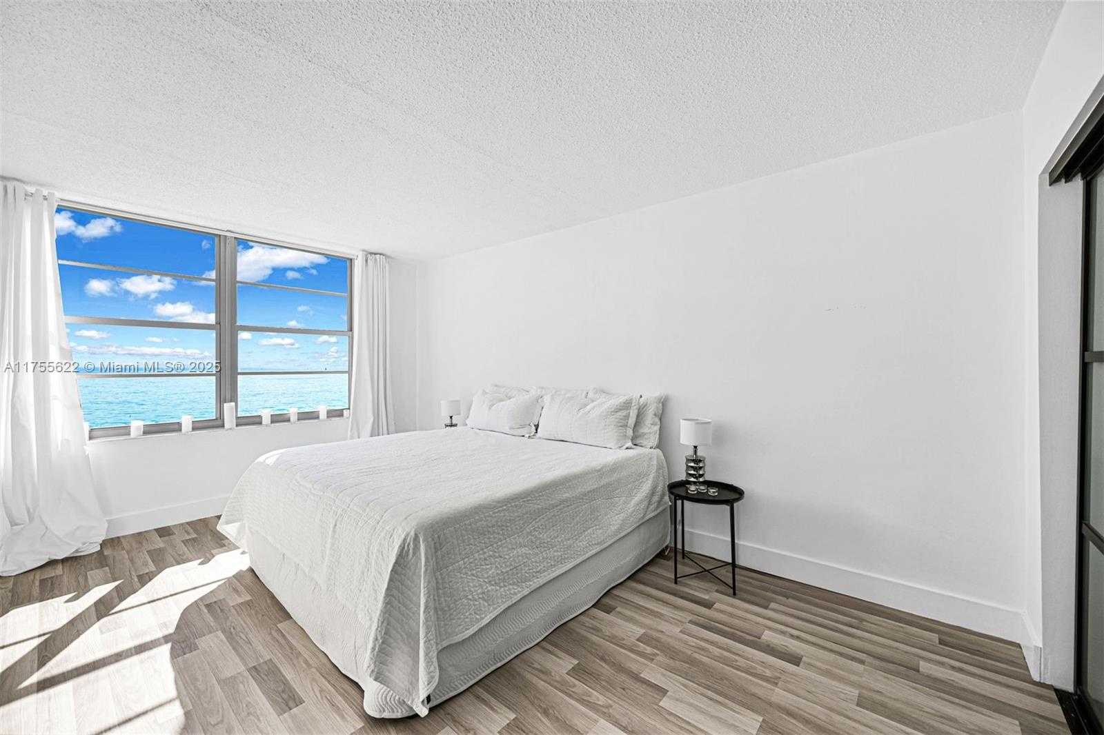 Small Image of 5555 COLLINS AVE #10M, Miami Beach Number 14